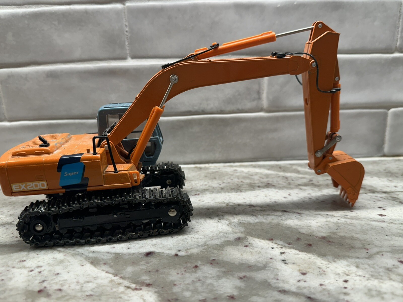 Vintage Novelty Hitachi Super EX200 Elle Excavator 1:40 Diecast Made In Japan