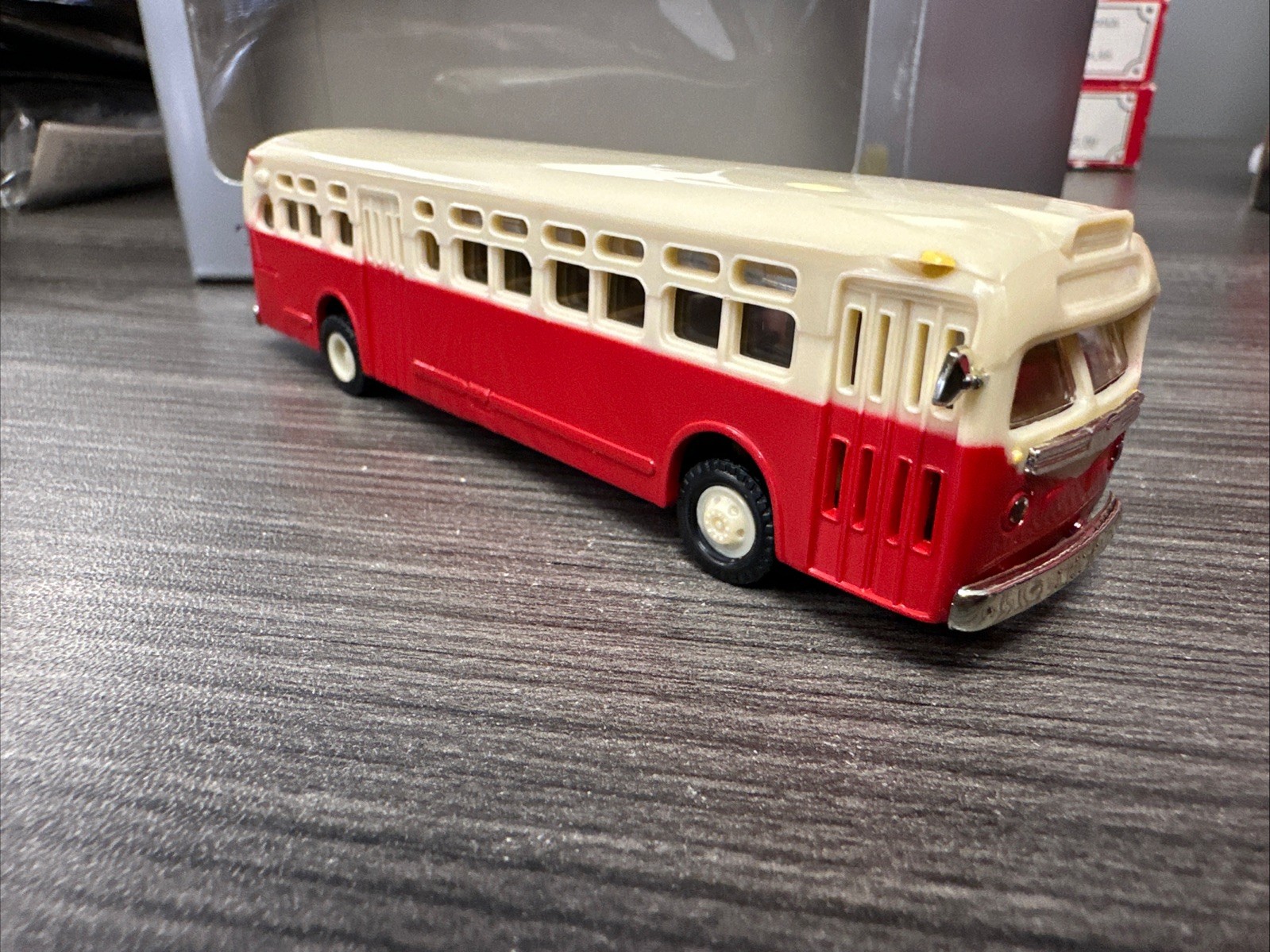 American Precision Models HO Scale APM 39000-2 Bus GMC The Truck/Coach Division