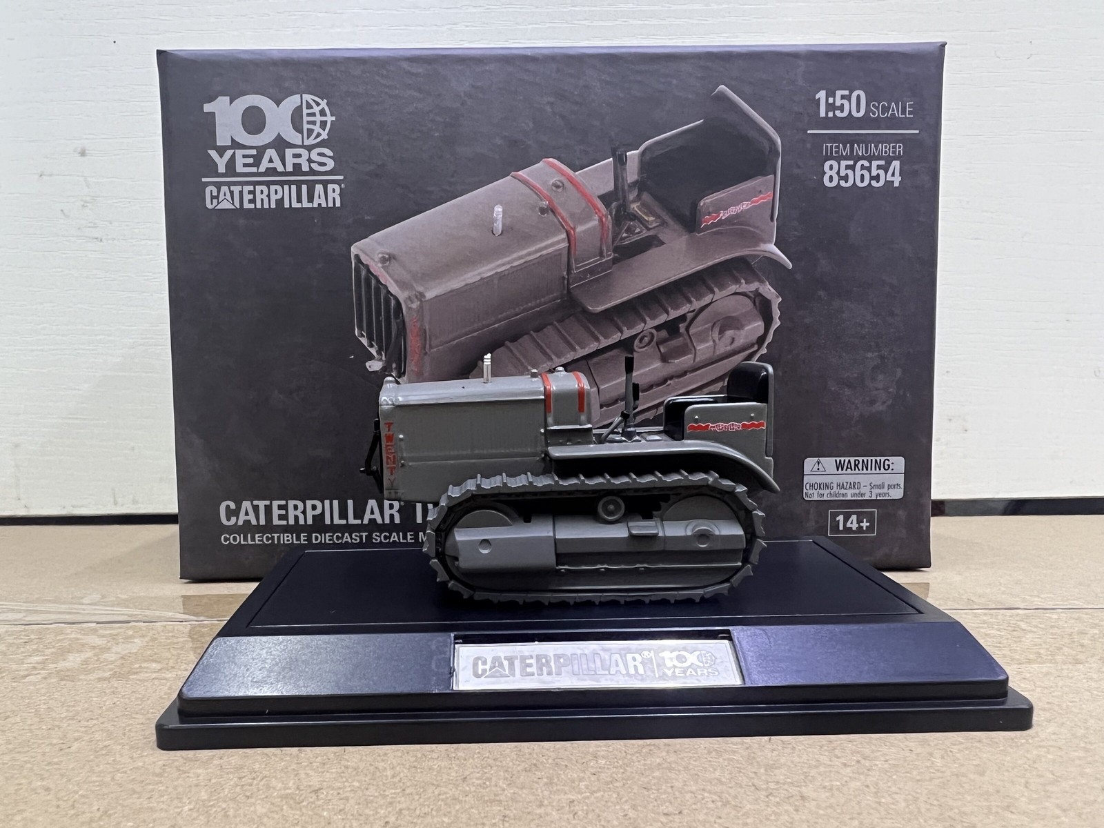 DM 1:50 CAT TWENTY Tractor Alloy Engineering Vehicle Model 85654