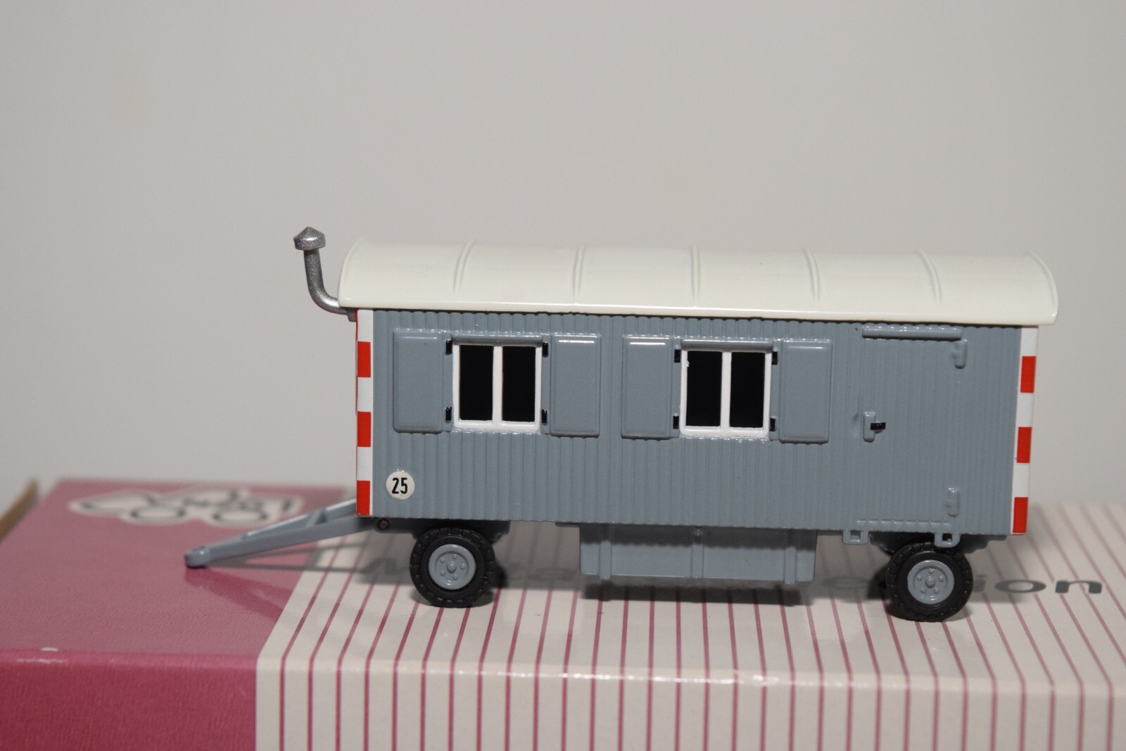 A95 1:87 NZG N.Z.G. 560 BAUWAGEN TRAILER MOBILE SITE CABIN GREY MIB