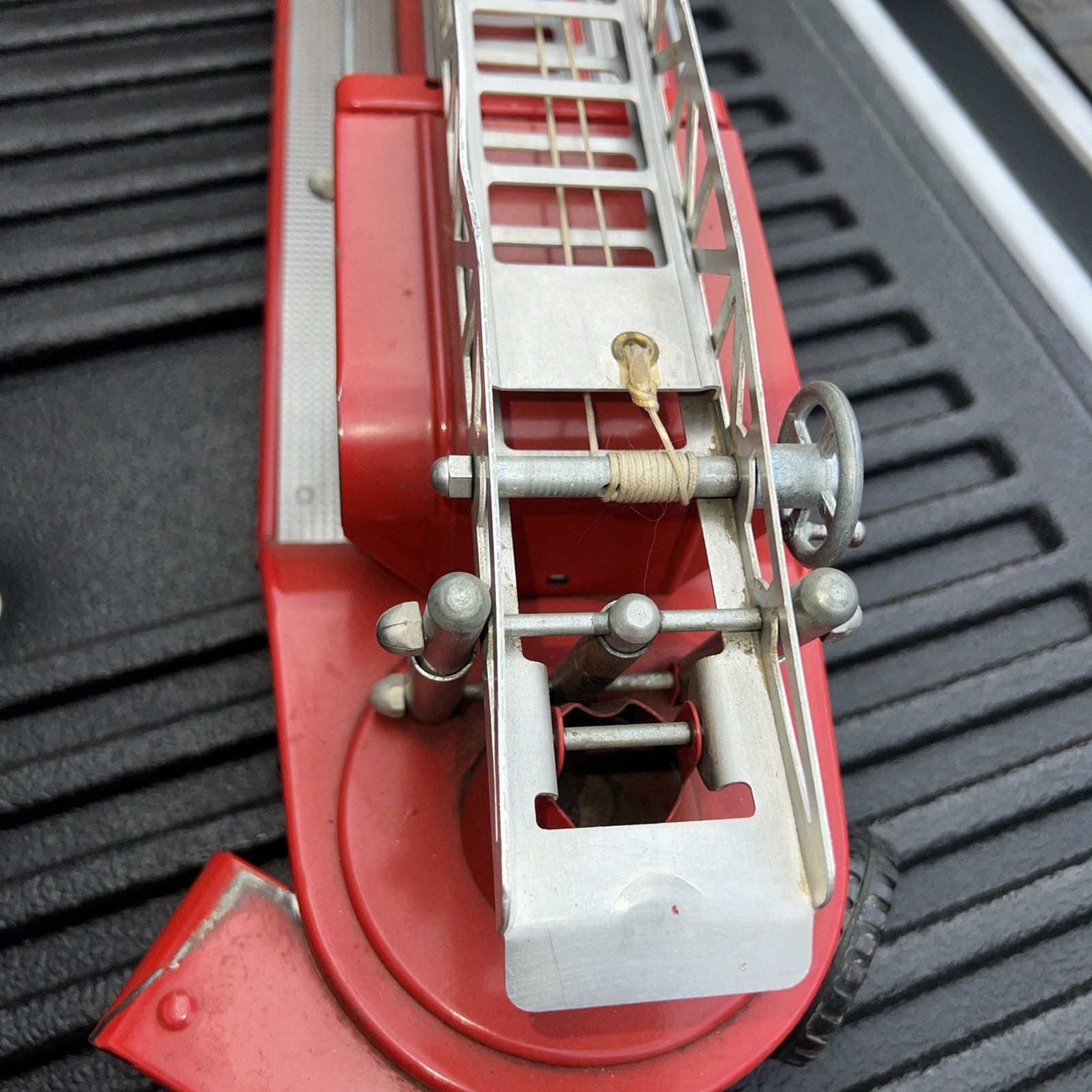 Vintage 1957 Tonka Aerial Ladder Fire Truck 33” #48 in catalog – B