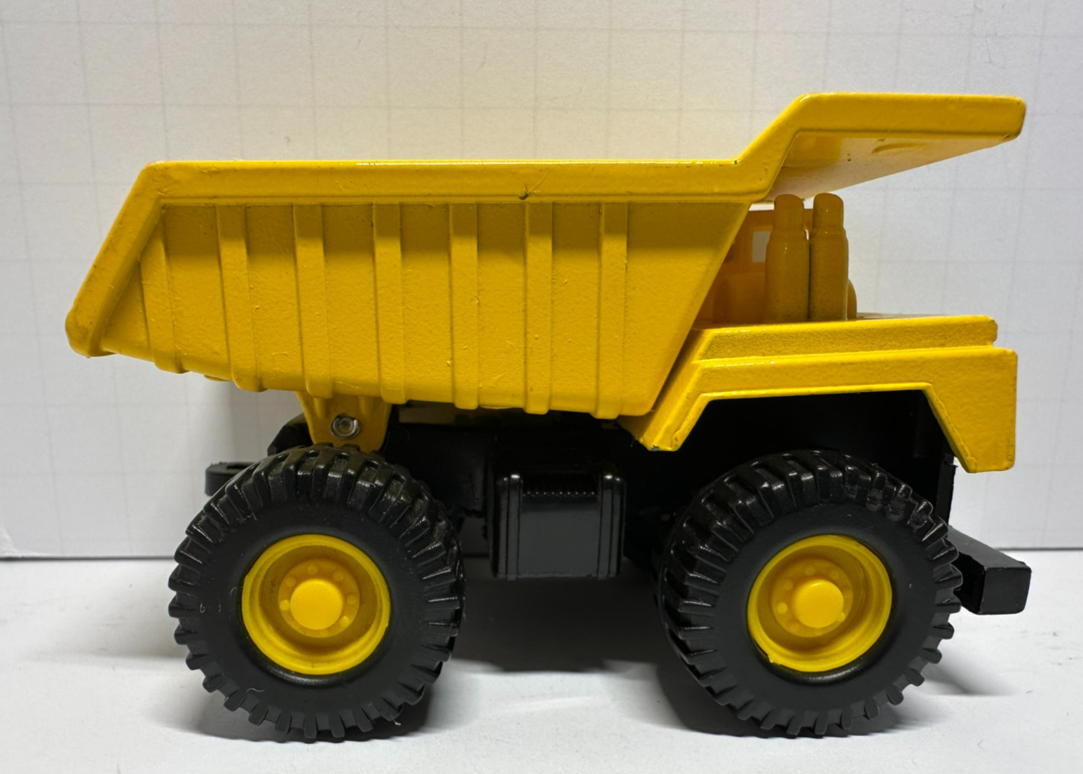 Vintage Remco 1987 Toys Die Cast Yellow Dump Truck 4” Collectable