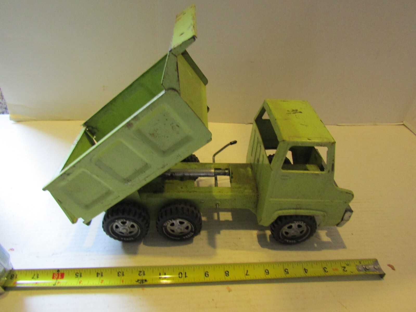 VINTAGE TOY TRUCK PRESSED STEEL TONKA CONSTRUCTION GREEN DUMP DUMPER HAULER