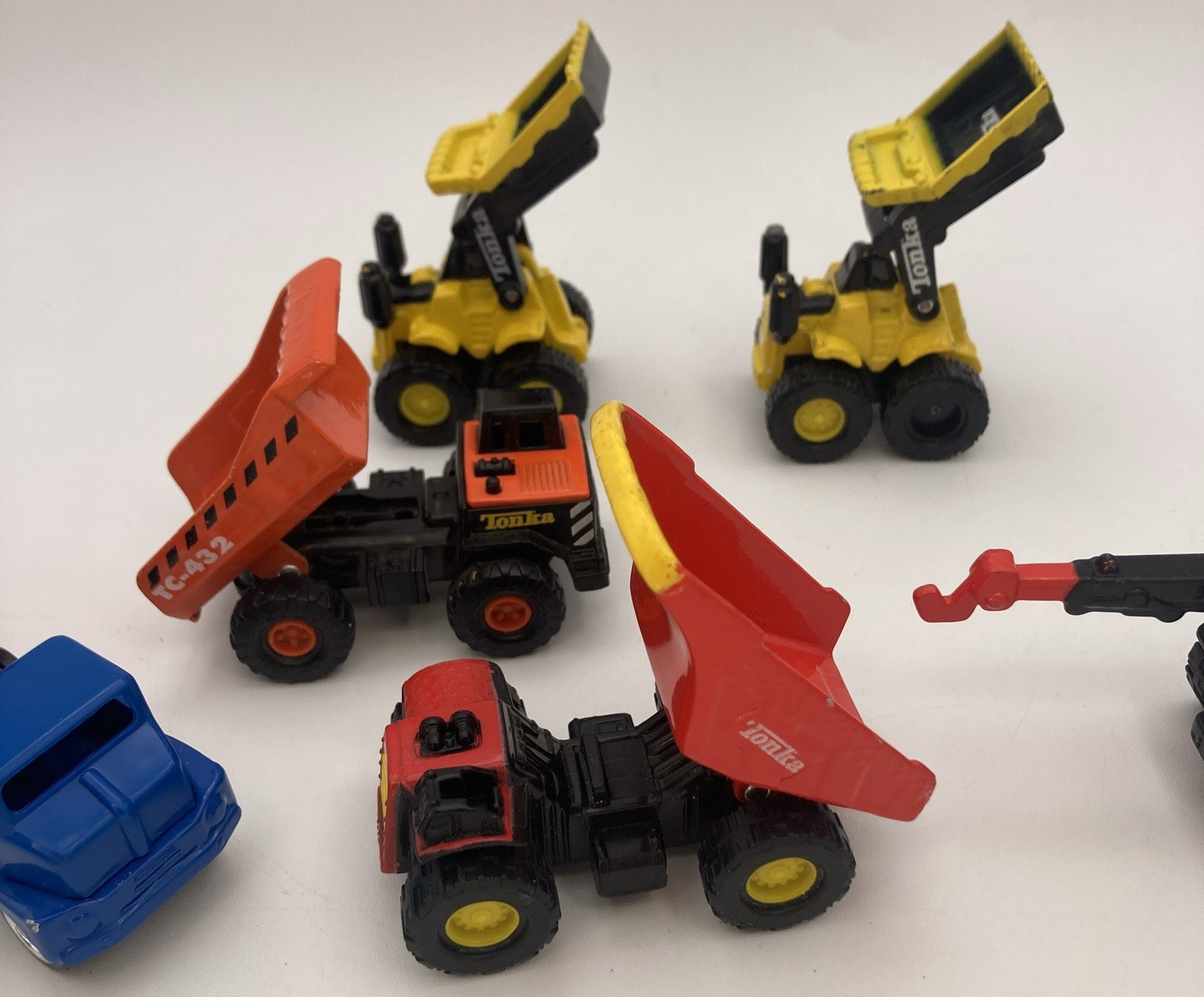 Lot Of 6 Maisto Tonka Die Cast And Plastic Construction Dump Trucks Bulldozers