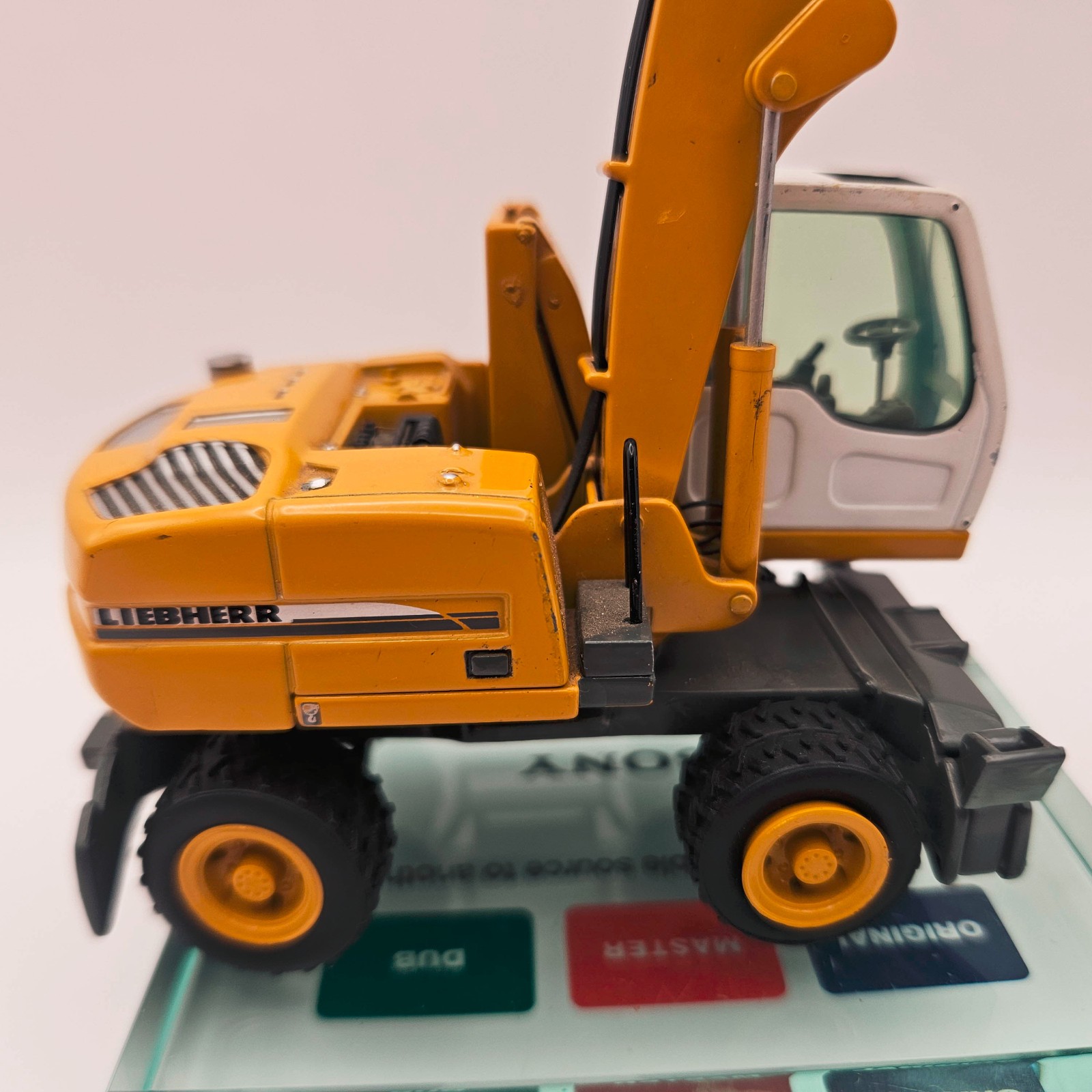 NZG 497 1:50 Scale Diecast Liebherr 316 Wheeled Excavator Scrap Handler Litronic