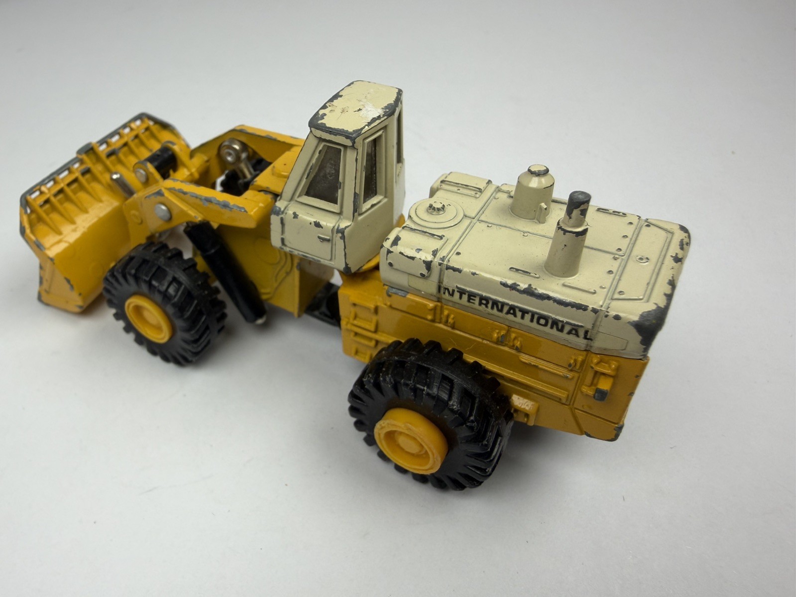 ERTL Mighty Movers – International 560 Wheel Loader 1:64 Diecast Parts Only