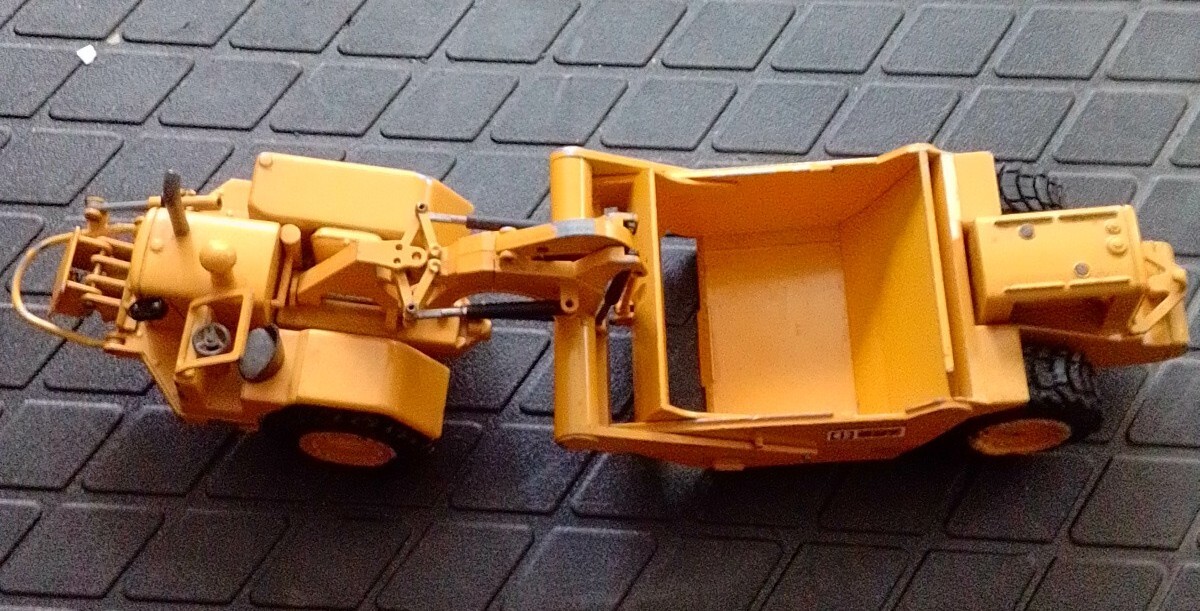 NZG CAT Push Pull Scraper Model 627 Diecast 1:50 Scale W Germany