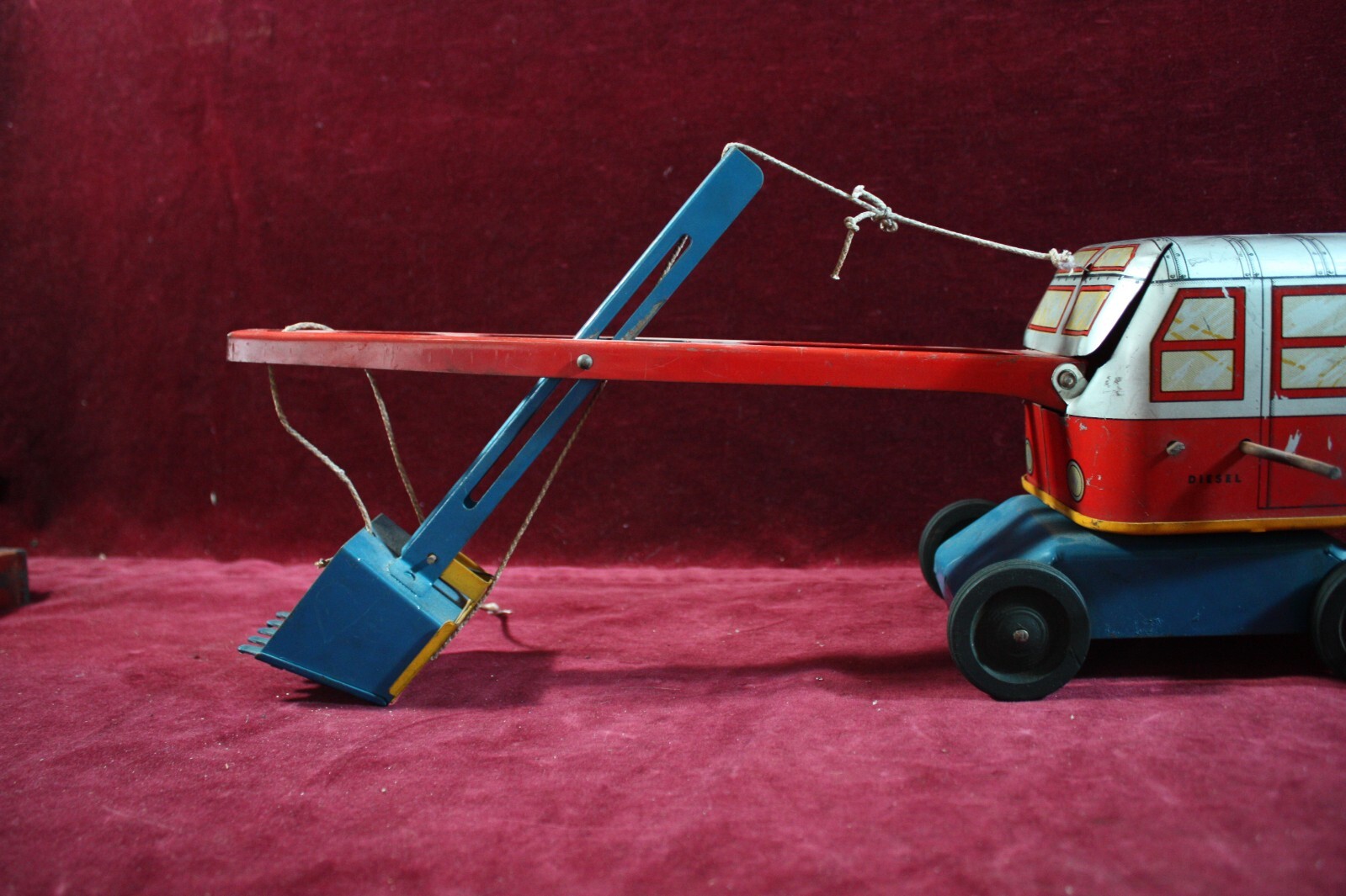 * VINTAGE WYANDOTTE STURDY CONSTRUCTION CO. TIN PRESSED STEEL TOY STEAM SHOVEL *