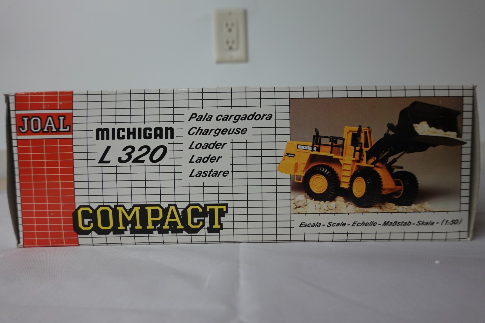 JOAL 239 Michigan L 320 Wheel Loader 1:50 Scale