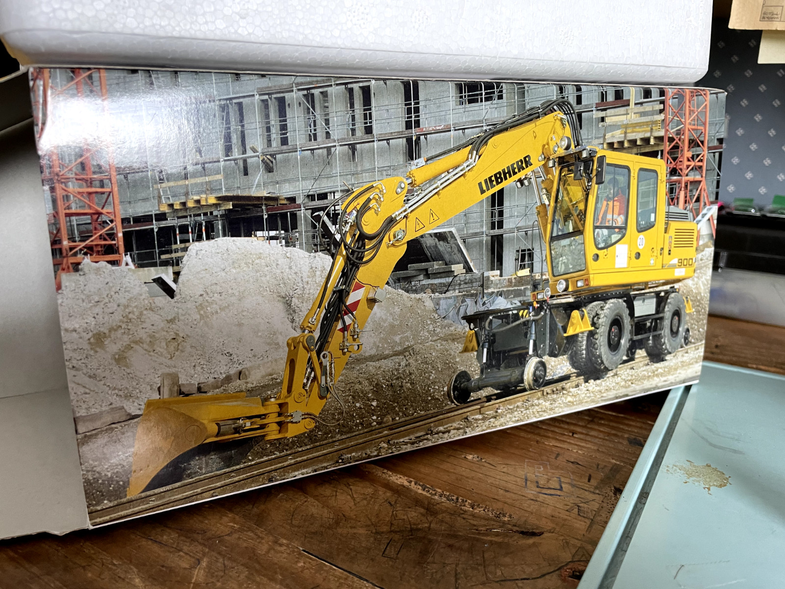 LIEBHERR A 900 C ZW Litronic Railroad Wheeled Excavator, NZG #803-04, 1/50 1:50