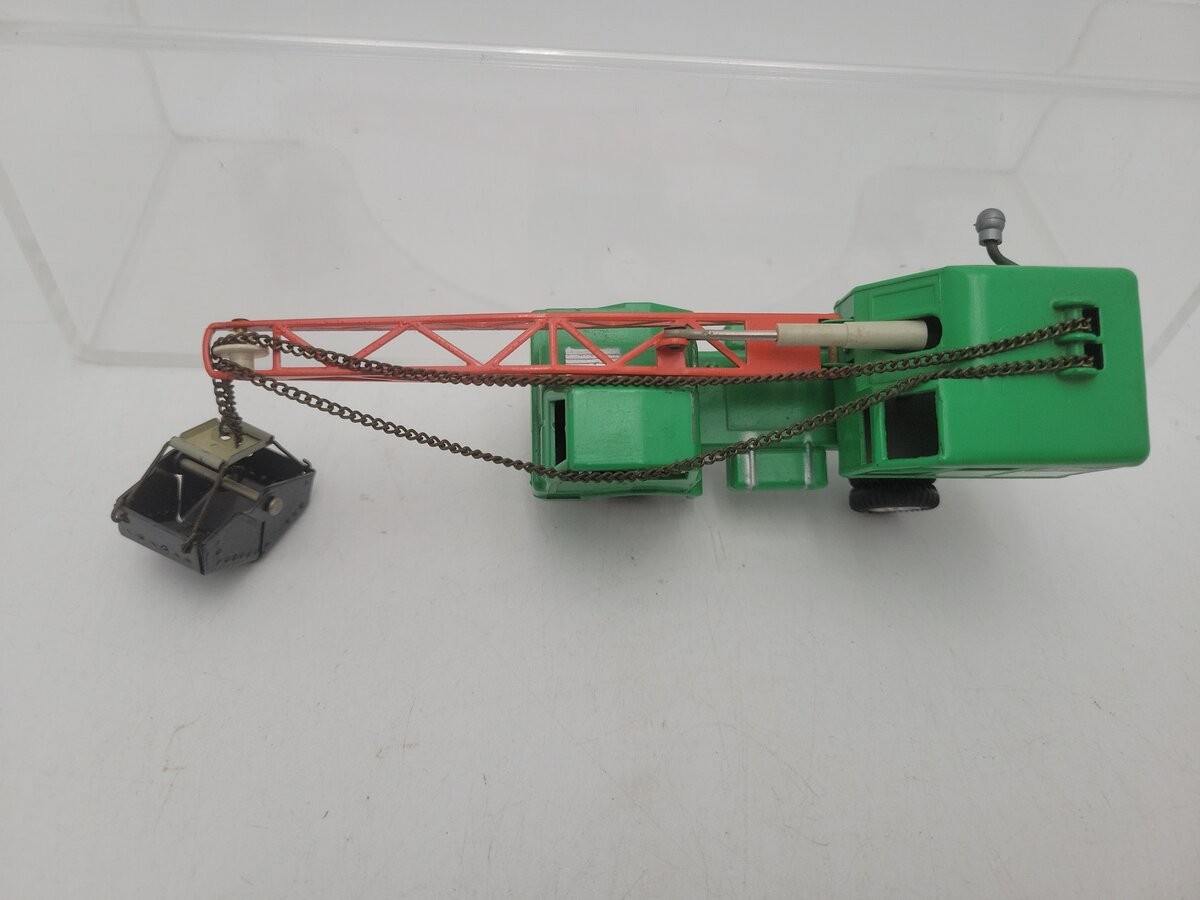 Gama 922 1:50 Scale Green/Orange Clam Bucket Crane Truck W/Moving Arm Die Cast