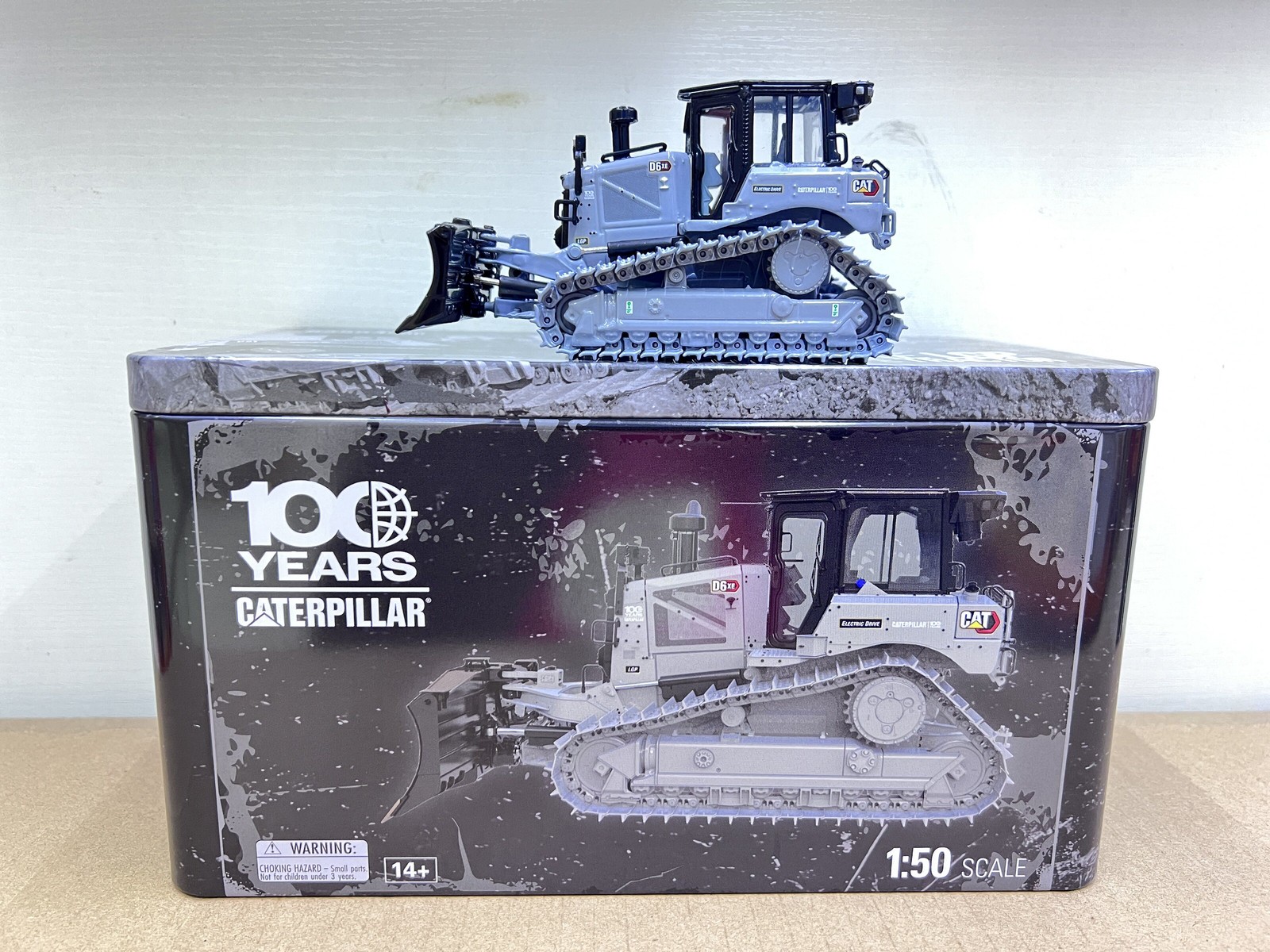 DM 1:50 CAT D6XE LGP Caterpillar Bulldozer Model 100th Anniversary 85554BGC