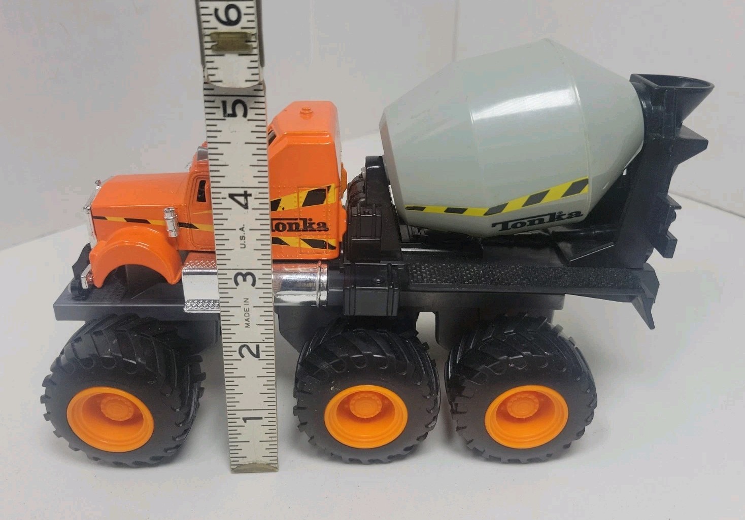 TONKA QUARRY MONSTERS CEMENT TRUCK 1:35 Die Cast Friction Power Maisto 2003