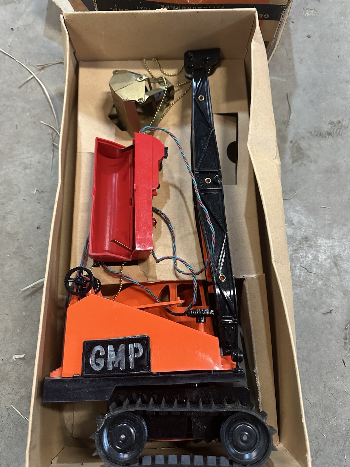 Big Jim Two in One Electric Magnetic Crane GMP Plastic Orange/Black/Red Box