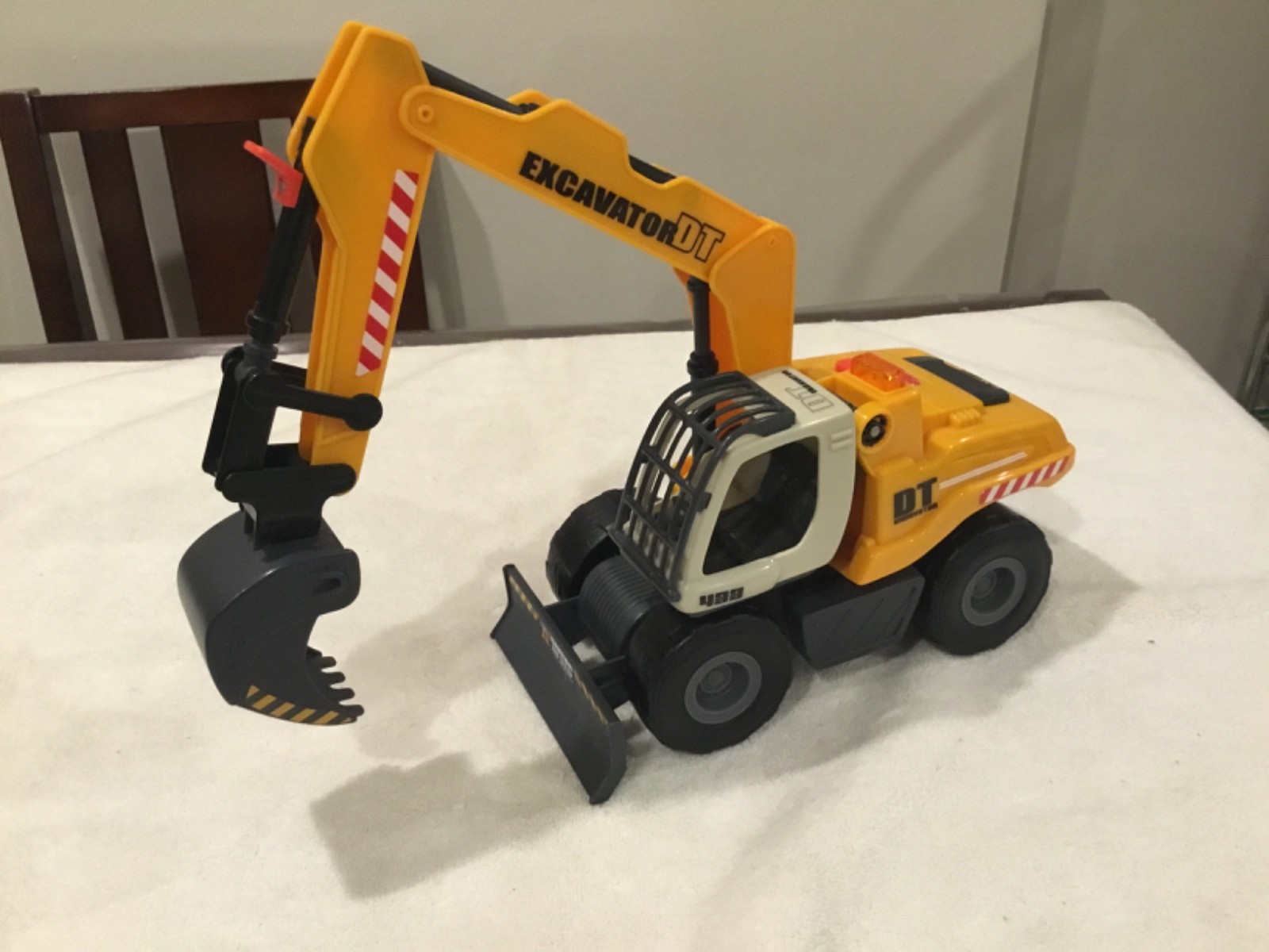 Dickie Toys Excavator DT Battery Operated