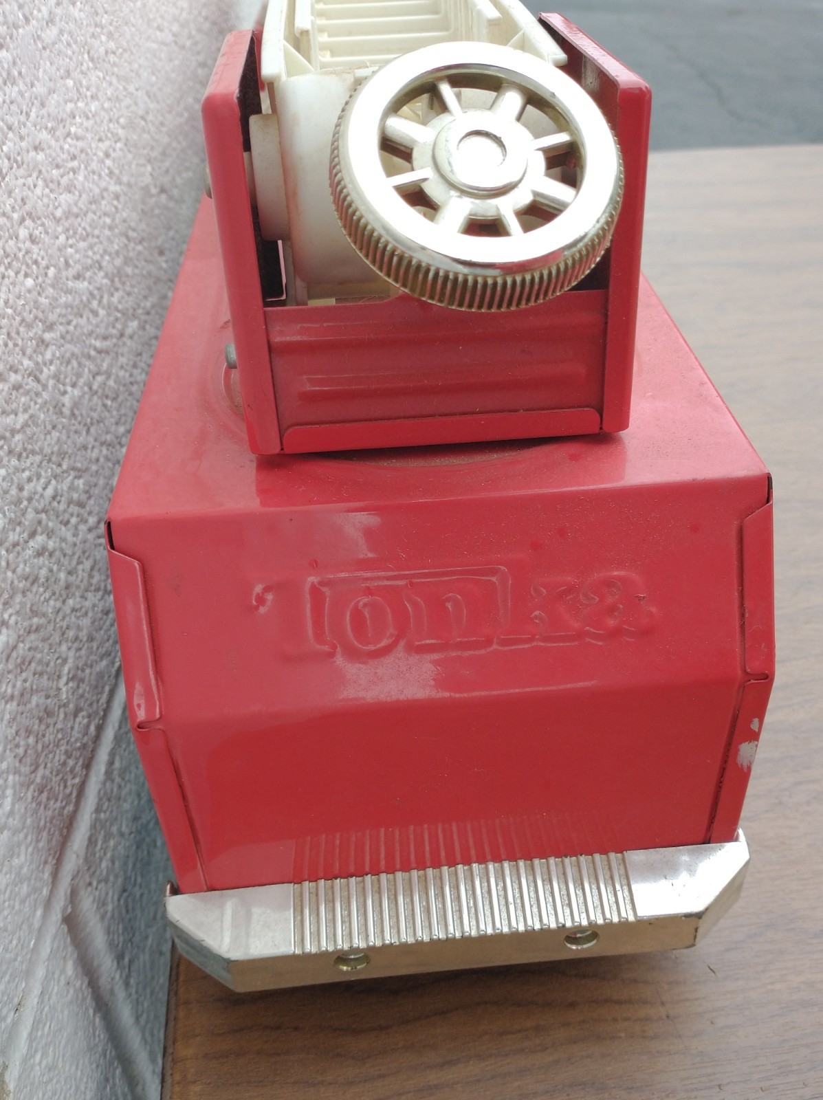 Tonka Firetruck 33105 Hook n’ Ladder Crank Siren Ladder 2 Section USA Figure