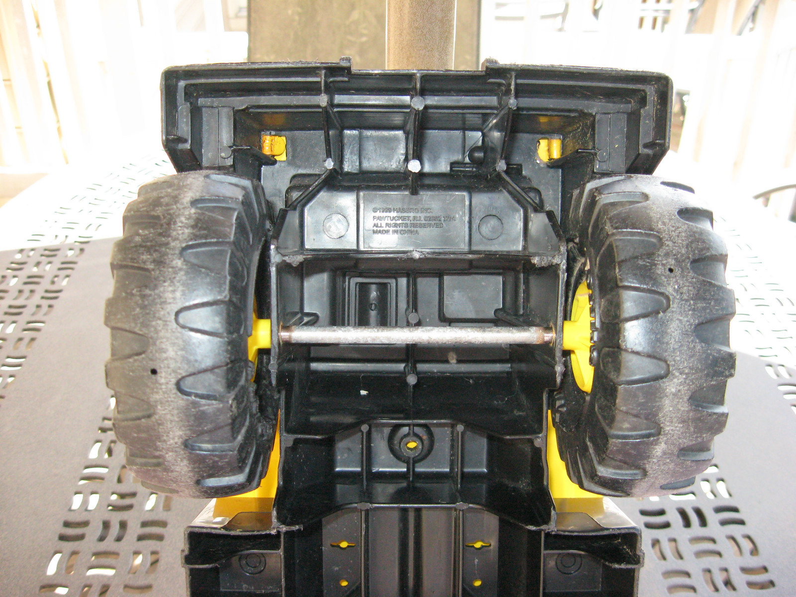 1999 TONKA NO. 768 MIGHTY DUMP TRUCK 16″ LENGTH~ PRESSED-STEEL