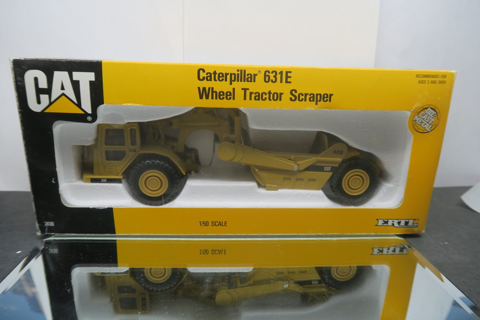ERTL CAT #2430 1/50 SCALE CATERPILLAR 631E WHEEL TRACTOR SCRAPER UNUSED W/BOX!