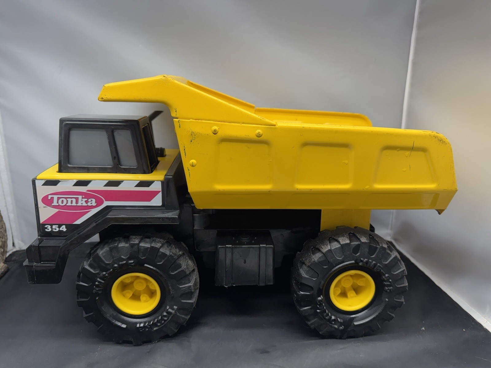 Tonka 93918 Classic Steel Mighty Dump Truck, 2012 Hasbro, Metal & Plastic.