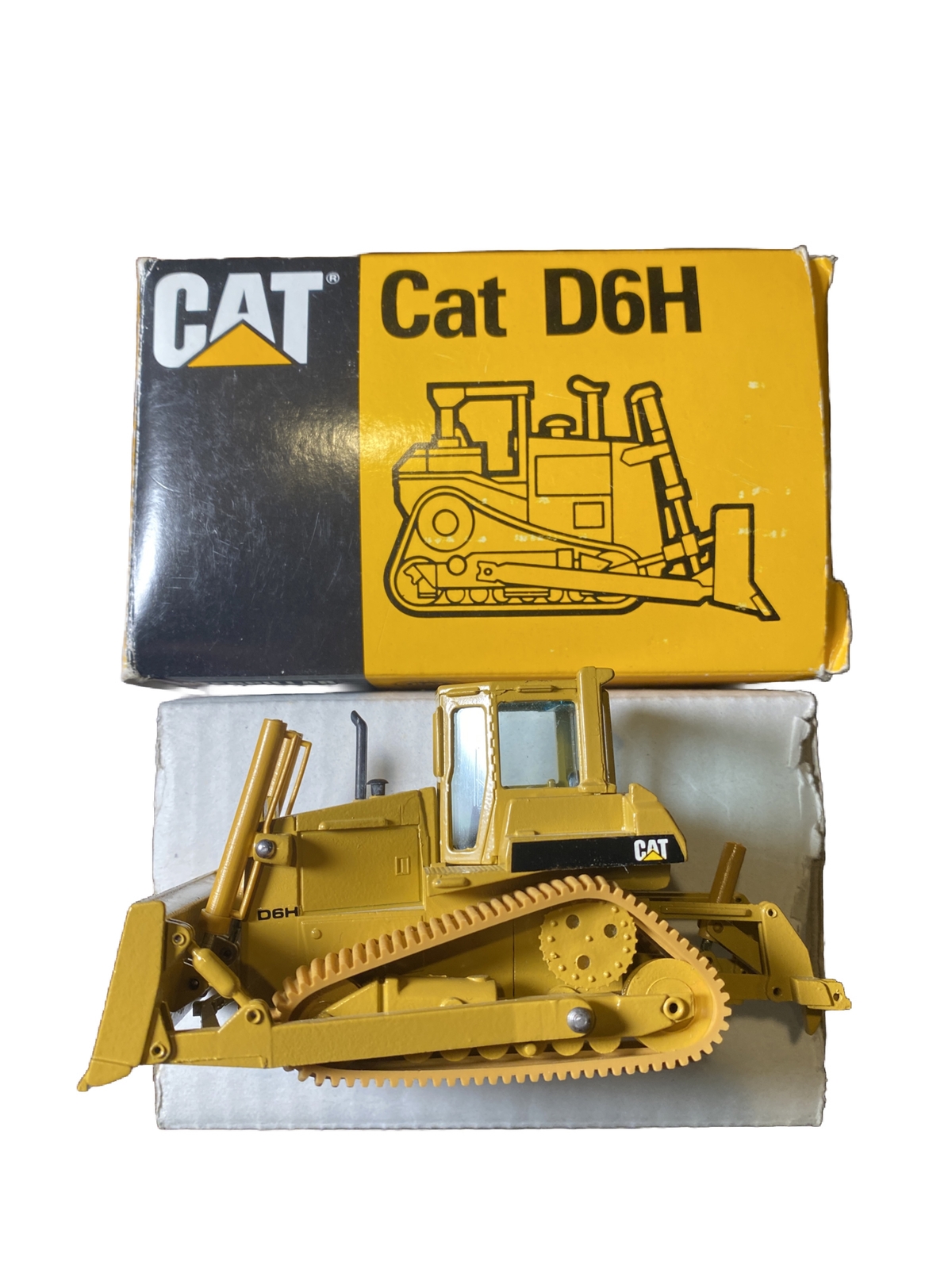 Conrad 1:50 Model No. 2851 Caterpillar D6H (Cat)
