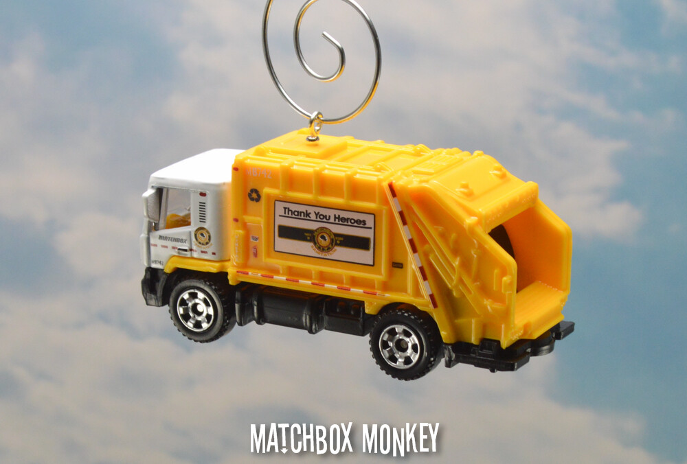 Thank you Heroes 2020 Garbage Trash Refuse Truck Custom Christmas Ornament Waste