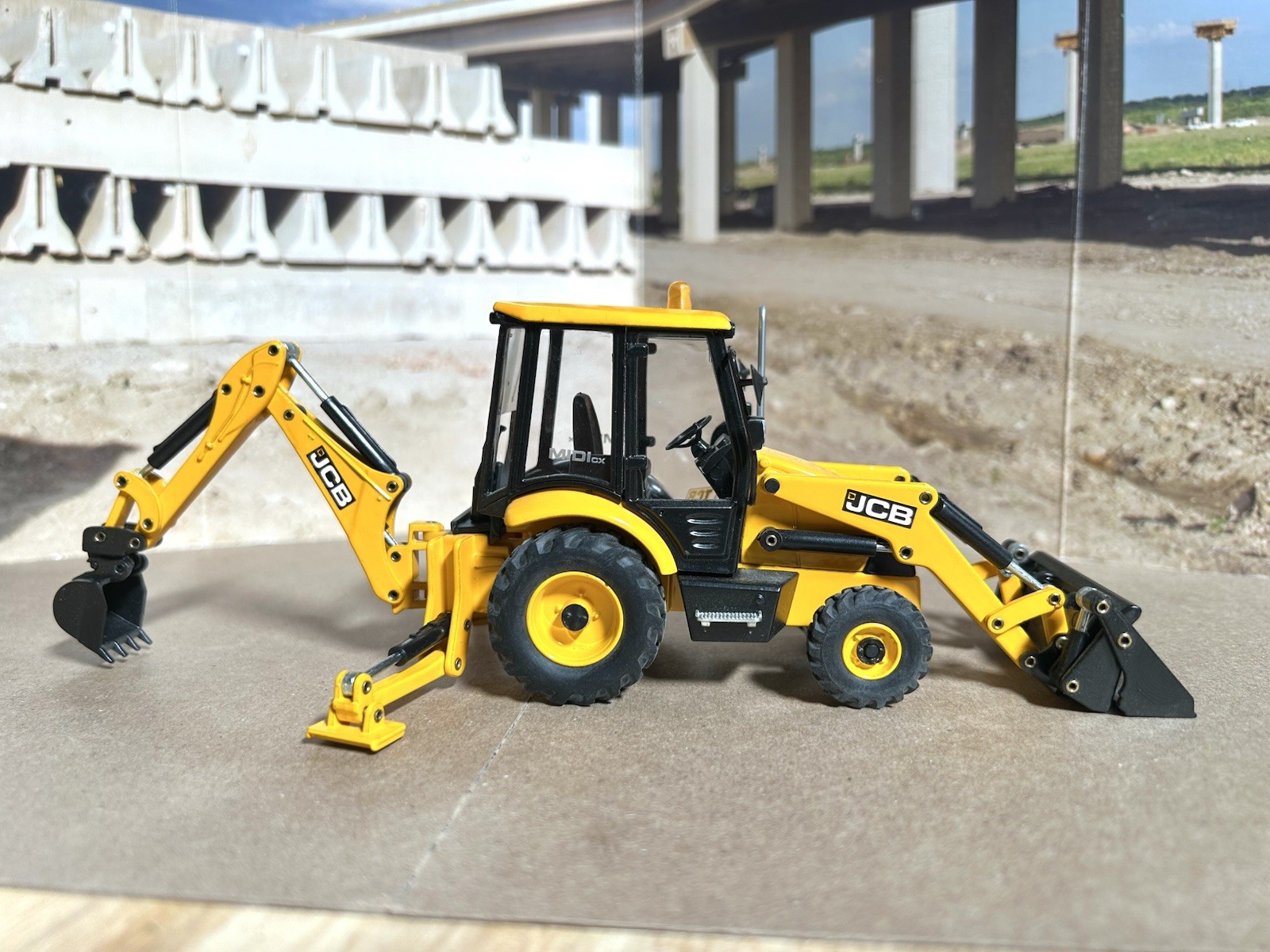 Joal 1/35 Scale JCB Midi CX Centermount Tractor Loader Backhoe (v/g with box!)