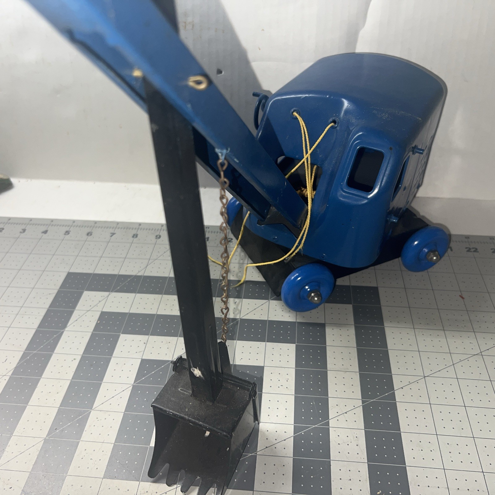 Structo Toy Pressed Steel Crane Blue Paint Mobile Winche Original