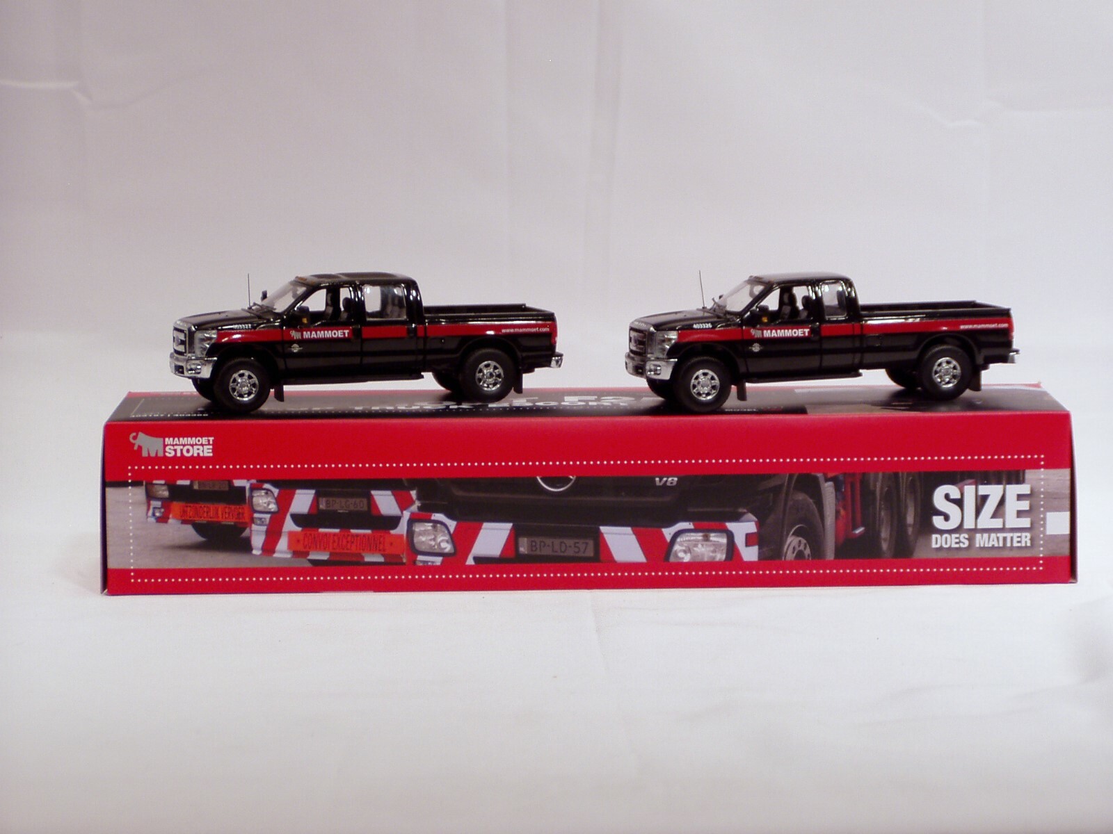 Ford F250 Pickup Trucks – “MAMMOET” – Set of 2 Trucks – 1/50 – Sword