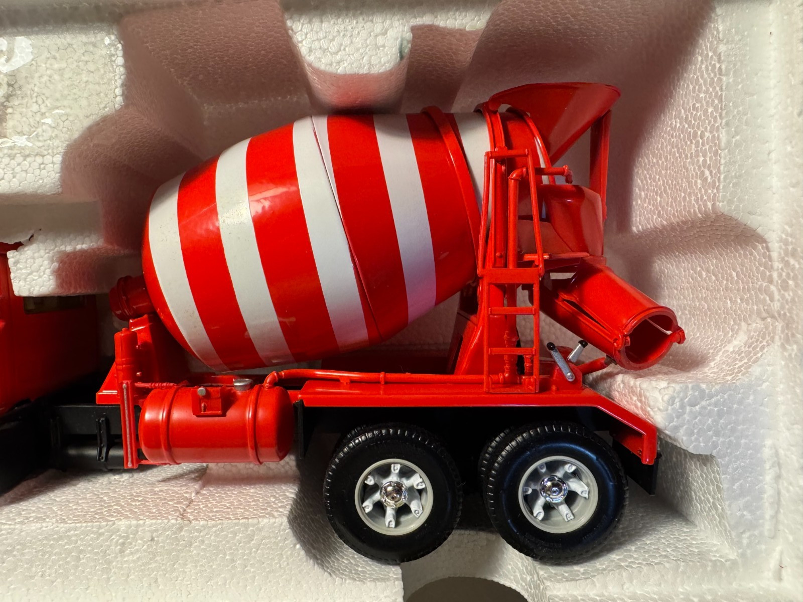 FIRST GEAR MANITOU HD MACK R MODEL MIXER 1998 NAT. TOY TRUCK’N & CONSTRUCTION SH