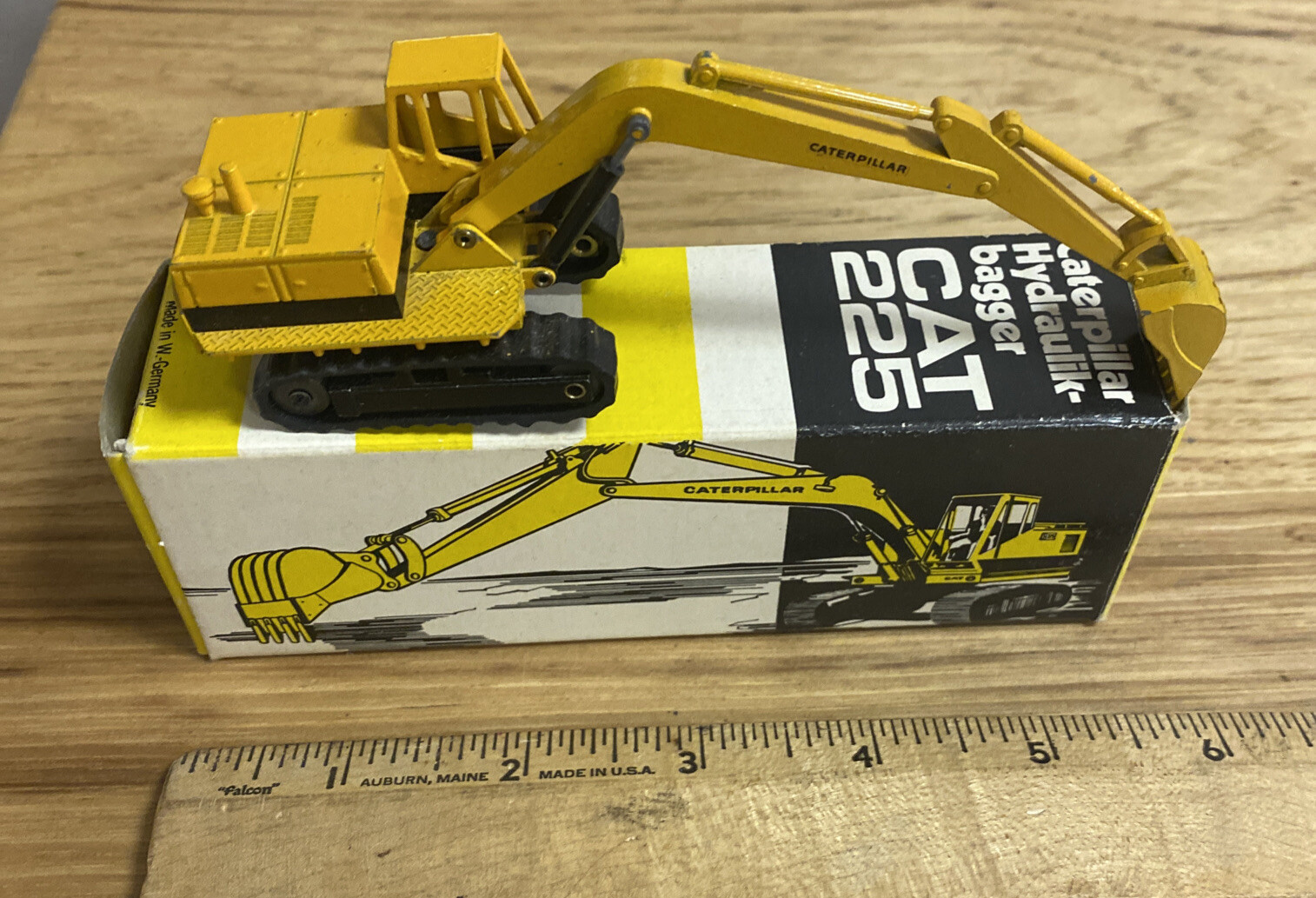 NZG Modelle CATERPILLAR 225 EXCAVATOR 1/87th SCALE NEW In Box West Germany