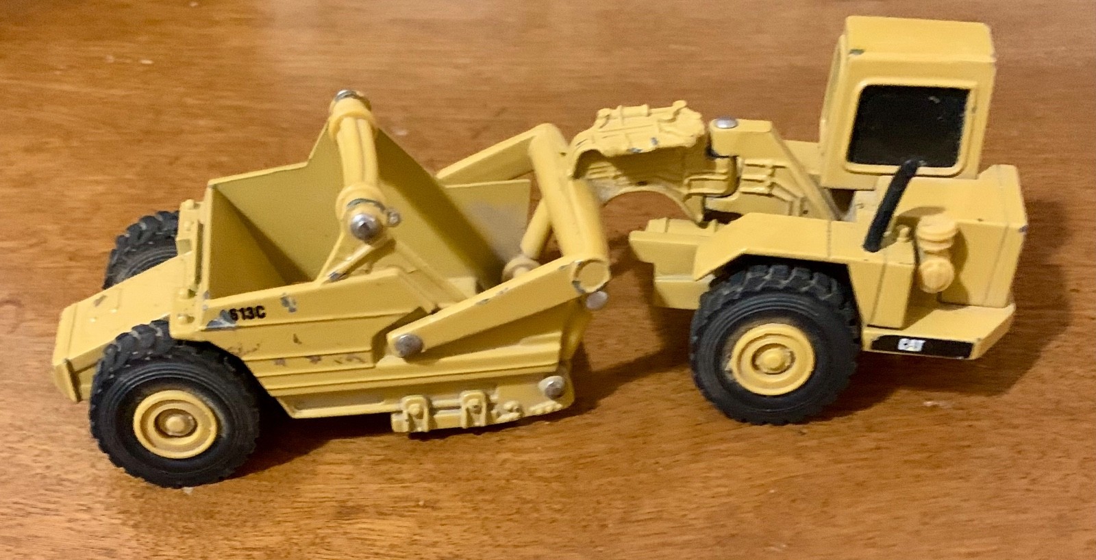 ERTL Caterpillar Scraper 613C