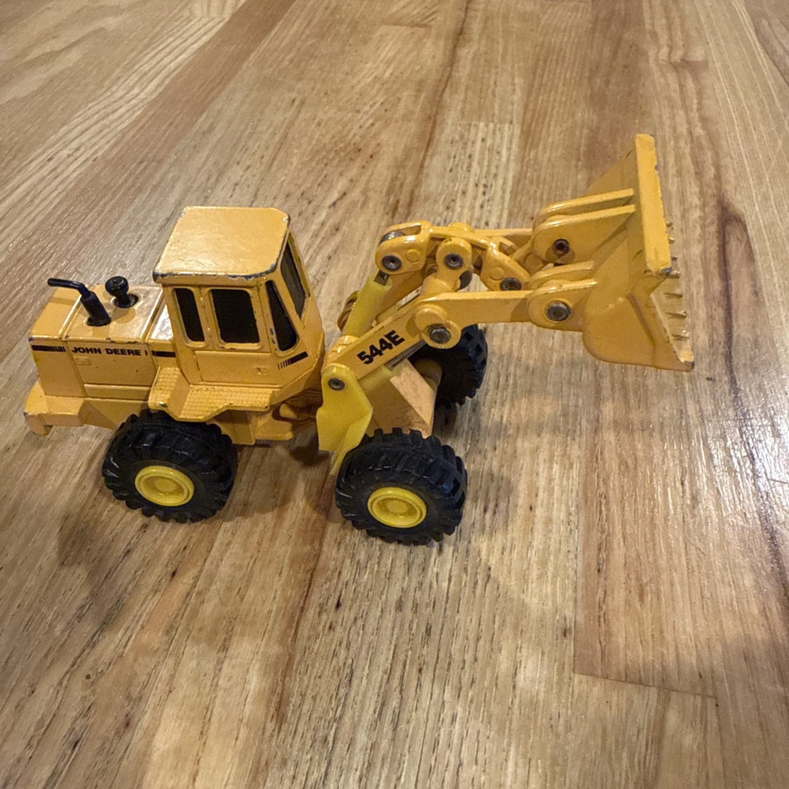 ERTL John Deere 544E Wheel Loader 1/64 Die Cast
