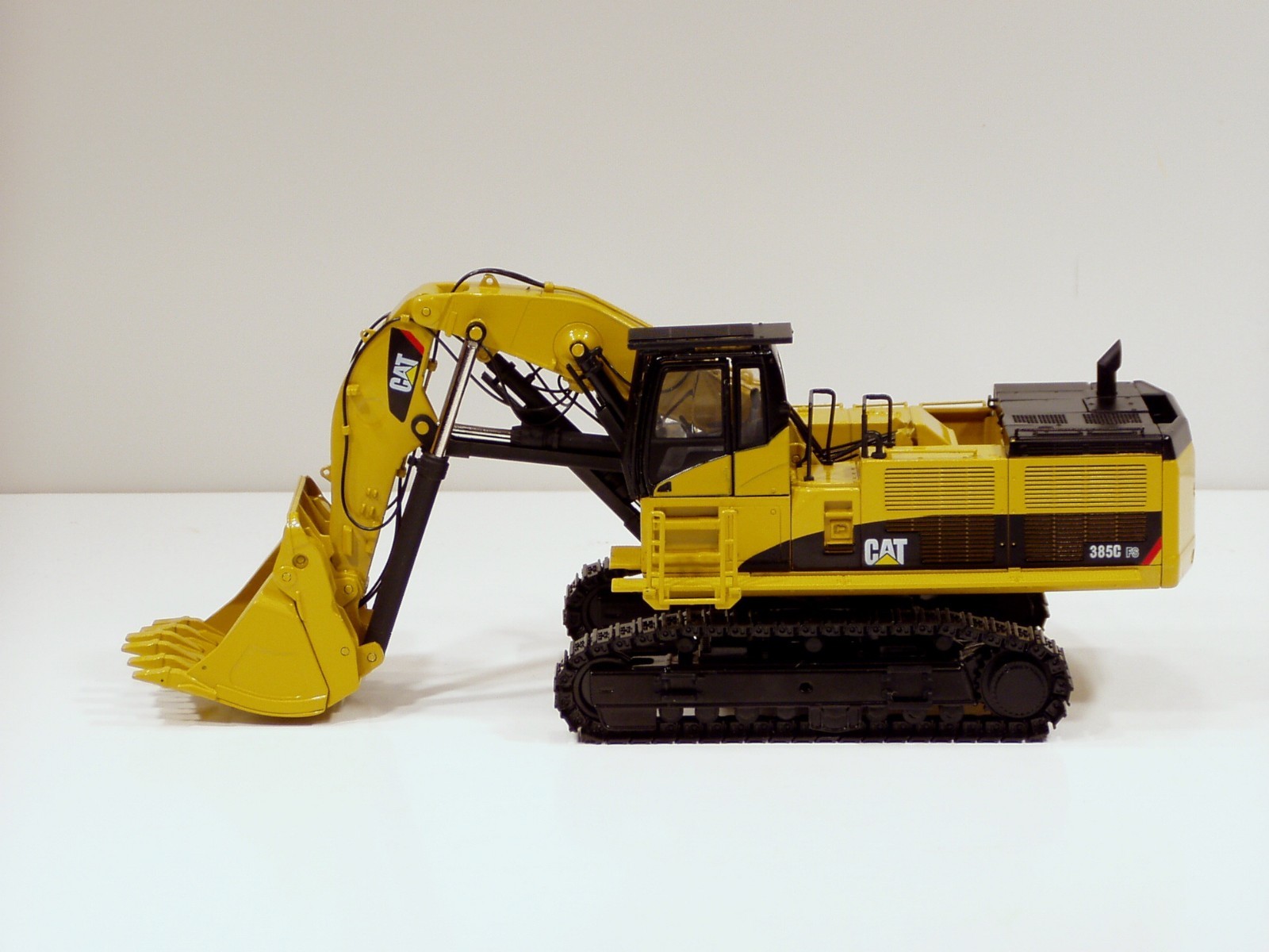 Caterpillar 385C FS Shovel – 1/48 – CCM – Diecast – Brand New 2012