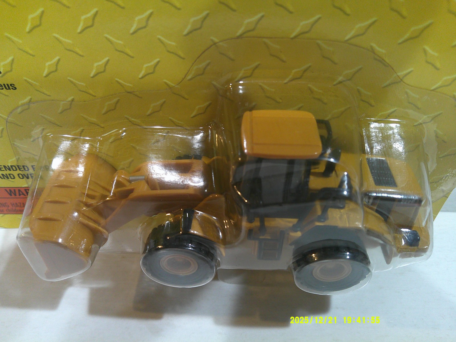 Norscot CAT 950G Series II Wheel Loader 1:87 Scale Darkish Yellow VG Card
