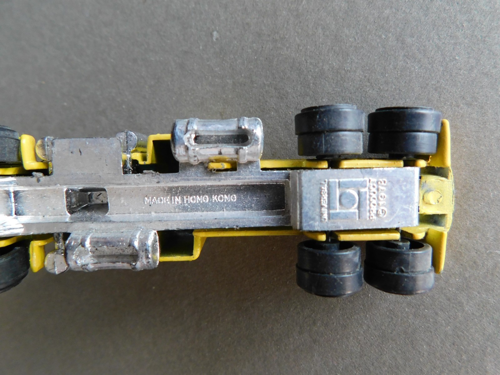Semi Tractor Trailer Truck Hauler (Yellow) – 1978 Universal Products Diecast Car