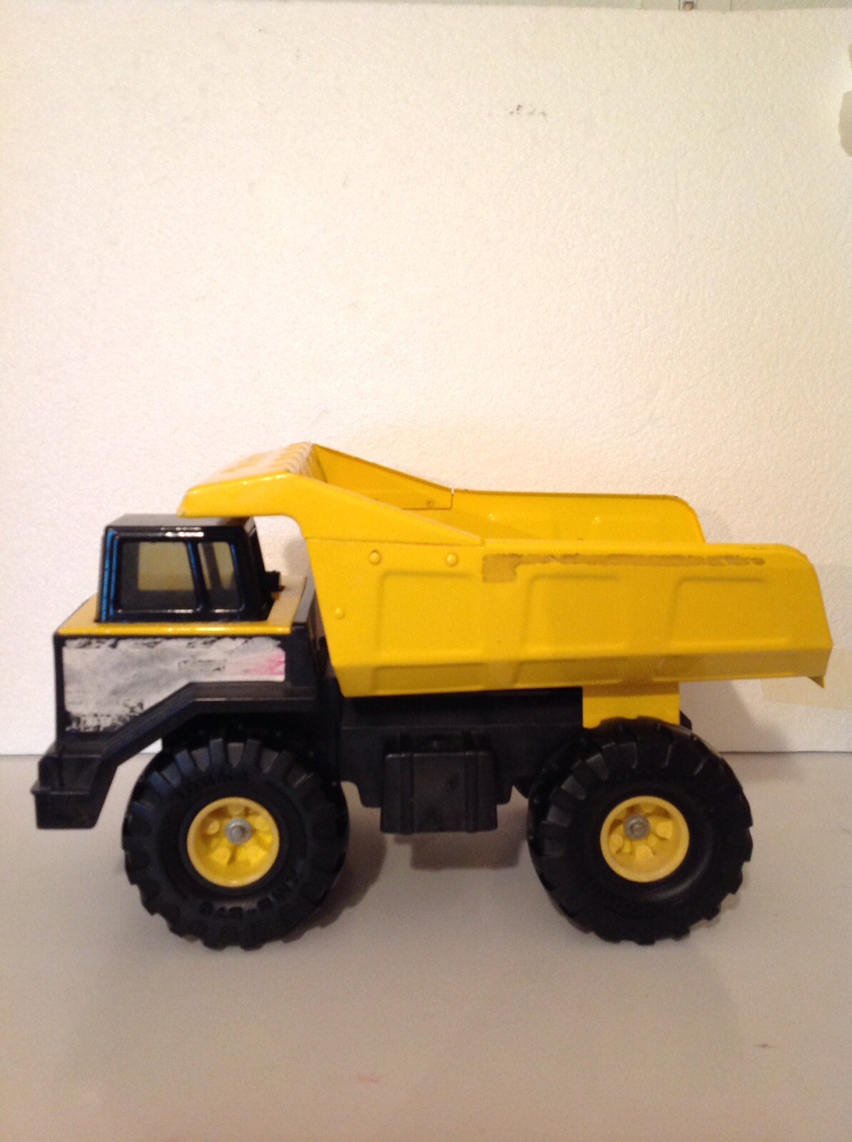 VINTAGE: 1999 TONKA #354 LARGE DUMP TRUCK ~~ HASBRO INC.