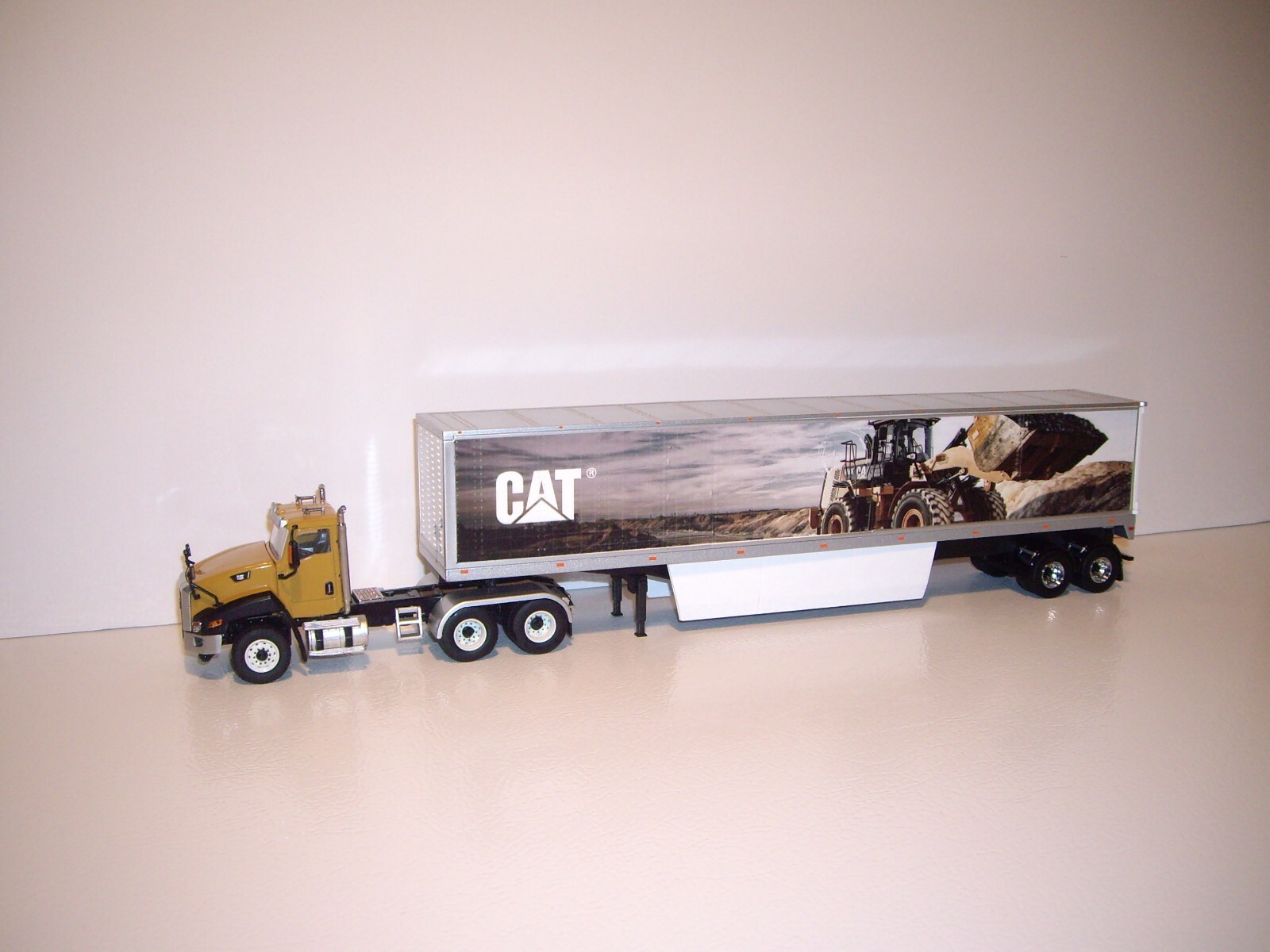 DIECAST MASTER 1/50 CAT CT660 DAYCAB WITH CAT MURALED DRYVAN SAME AS FIRST GEAR