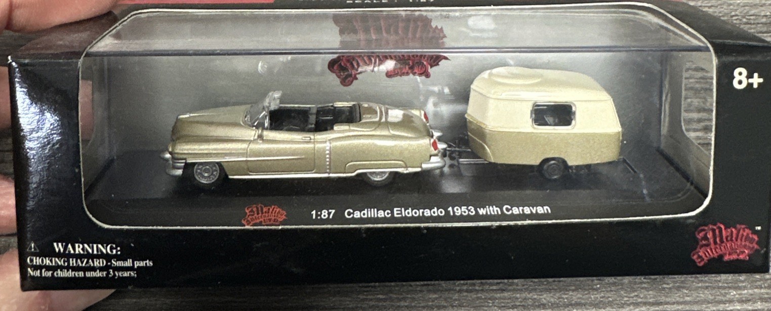 Malibu Model Collection Die-Cast #06000 Cadillac Eldorado with Caravan NIB