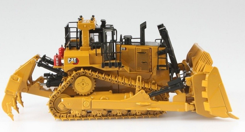 DIECAST MASTERS – Toro CATERPILLAR D11T with Driver – 1/50 – DCM85604
