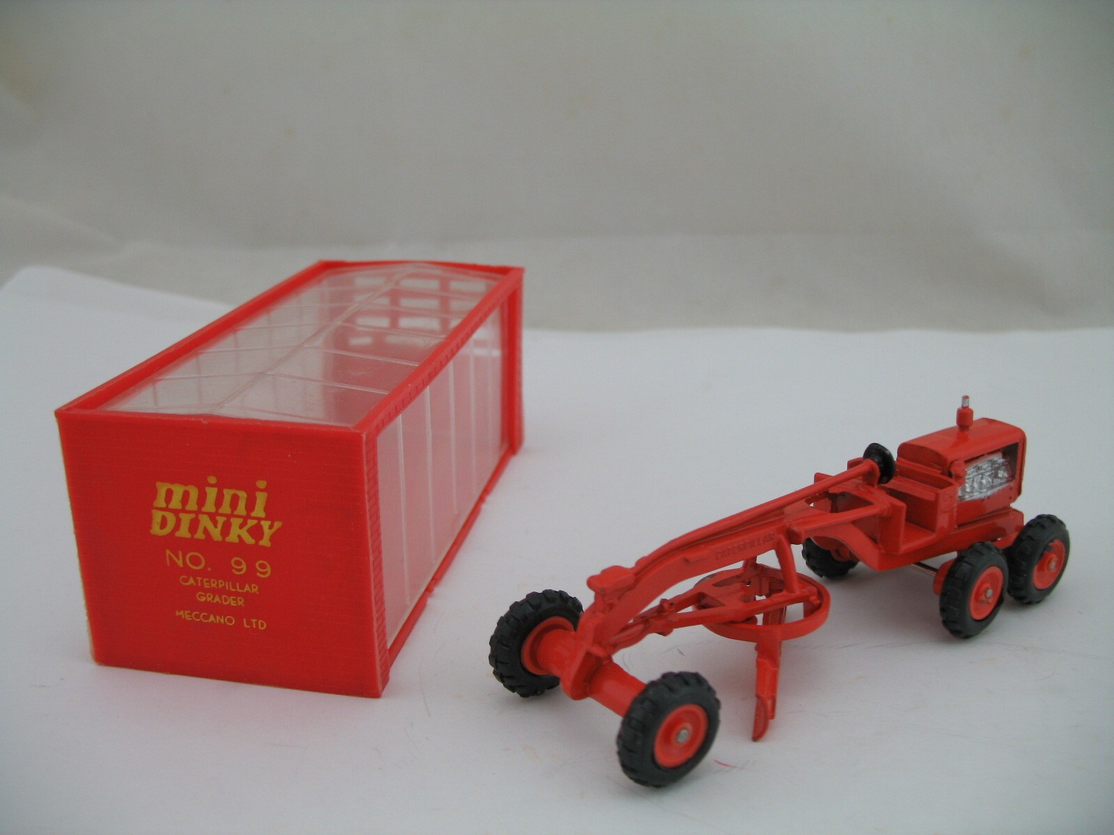 Mini Dinky Model 99: Caterpillar Grader, with Garage Box