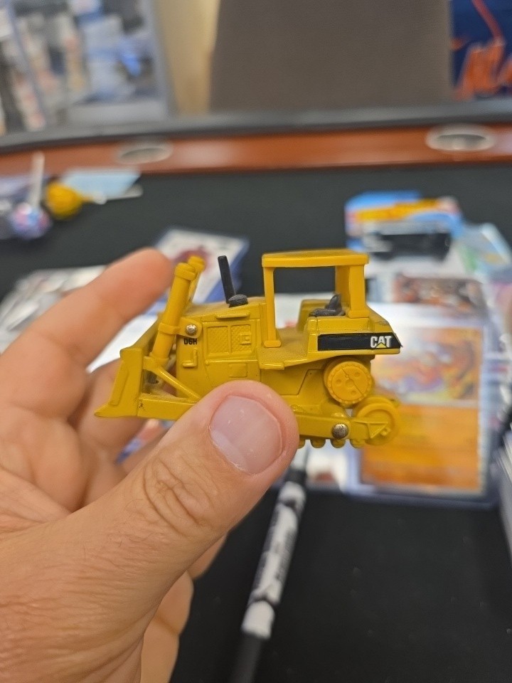 ERTL caterpillar, 1:50? Bulldozer D6H No Black Plastic Pieces On Hood