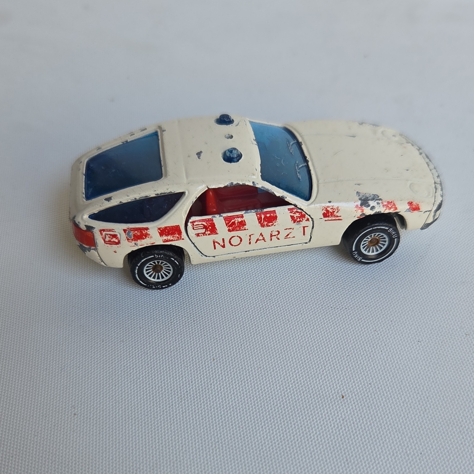 Vintage SIKU West Germany – PORSCHE 928 – NOTARZT – Police – No. 1037 – (Dc2)