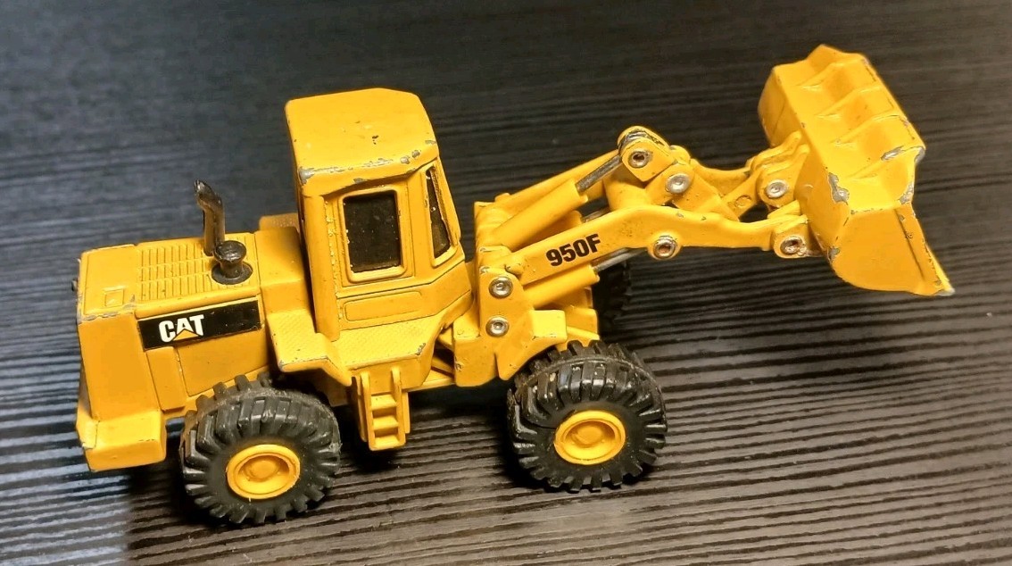 ERTL Caterpillar CAT – 950F Wheel Loader 1:64 Scale Diecast Lionel Flatcar VTG