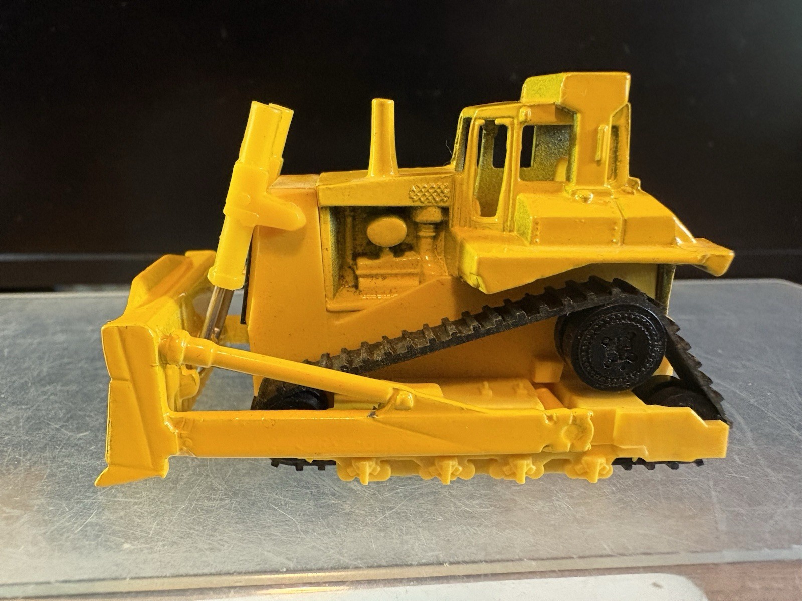 Ertl Caterpillar D6H Dozer 1:64+Hot Wheels Dozer Used With Broken Tracks L-EH