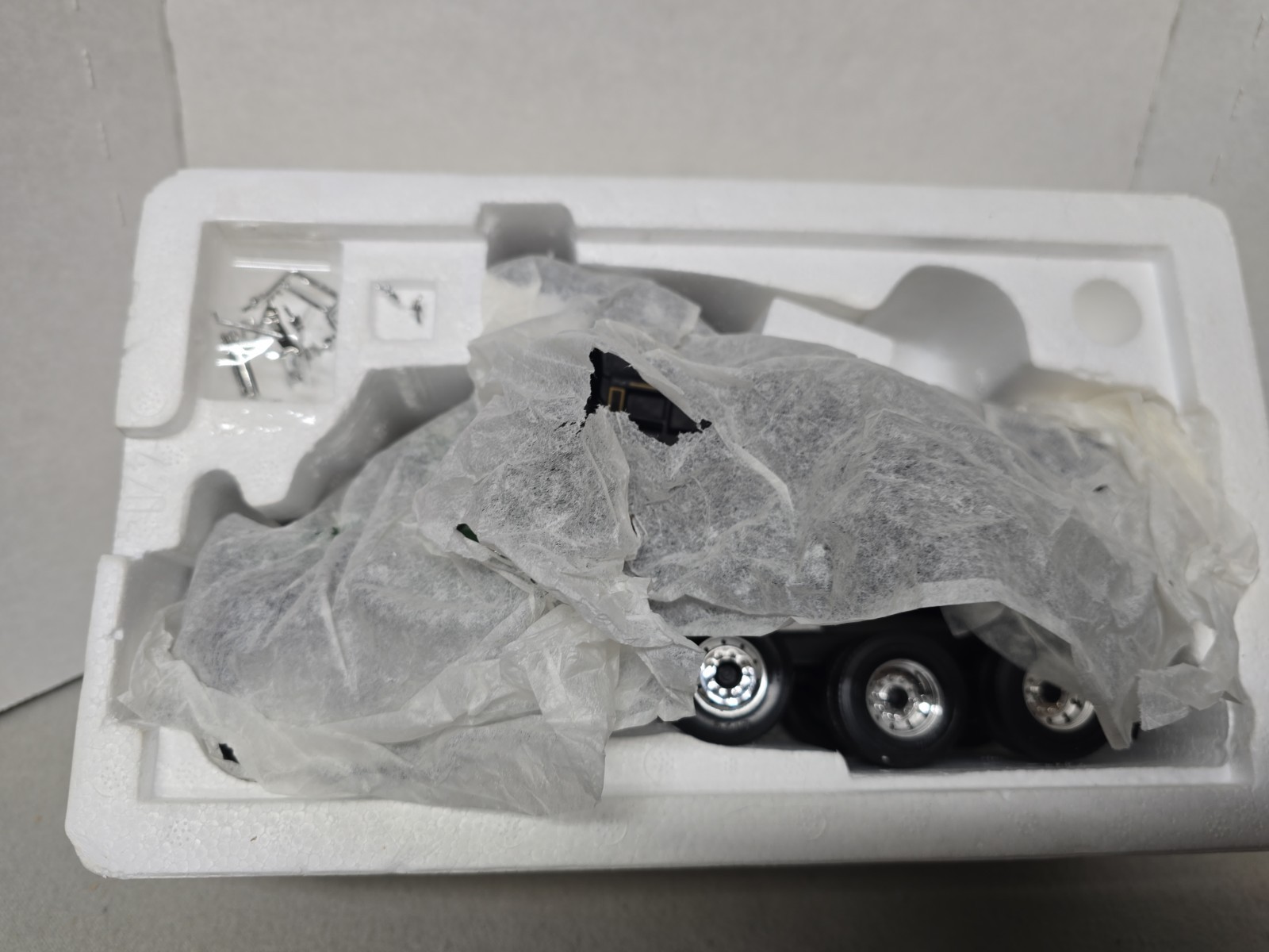Mack Granite Heavy-Duty Green / Black Dump Truck 1:34 scale by First Gear (2003)