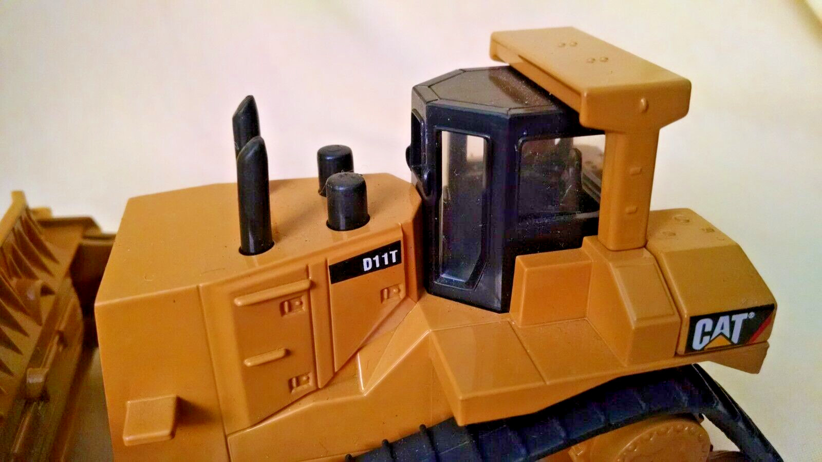 CATERPILLAR D11T CAT BULLDOZER TOY STATE INDUSTRIAL DIECAST PLASTIC 782656-06-18