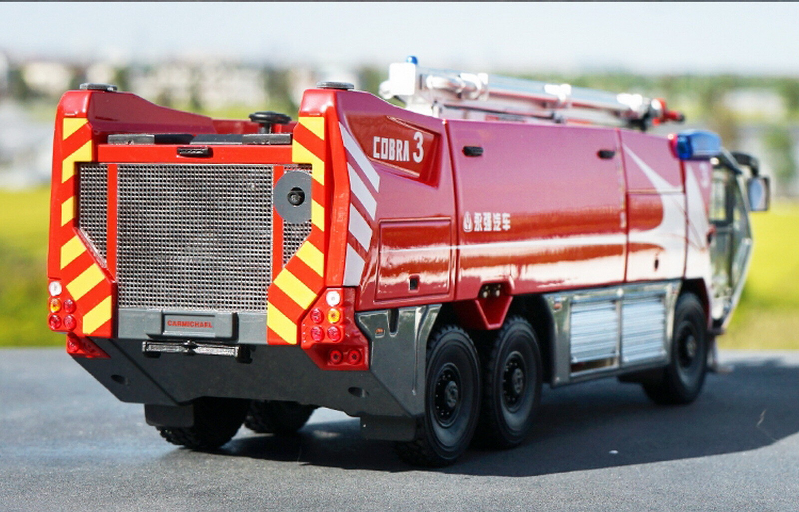 1/43 Scale CARMICHAEL COBRA 3 Airport Fire Truck Red Diecast Model Toy