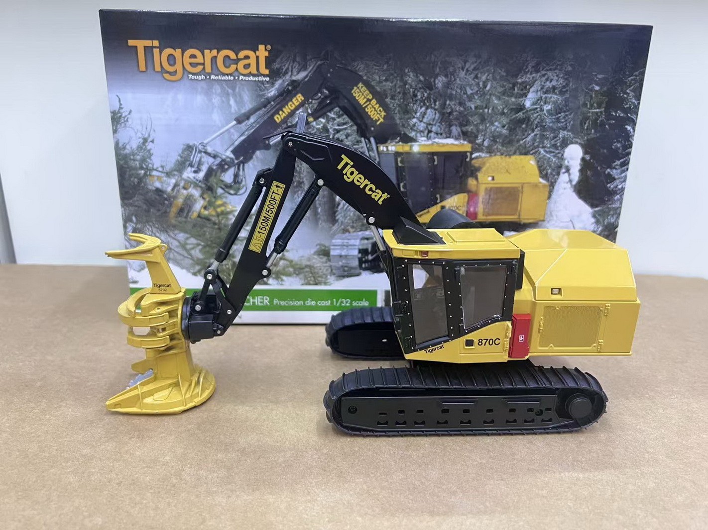 1/32 Scale Tigercat 870C Track FELLER BUNCHER Diecast Model Toy NIB