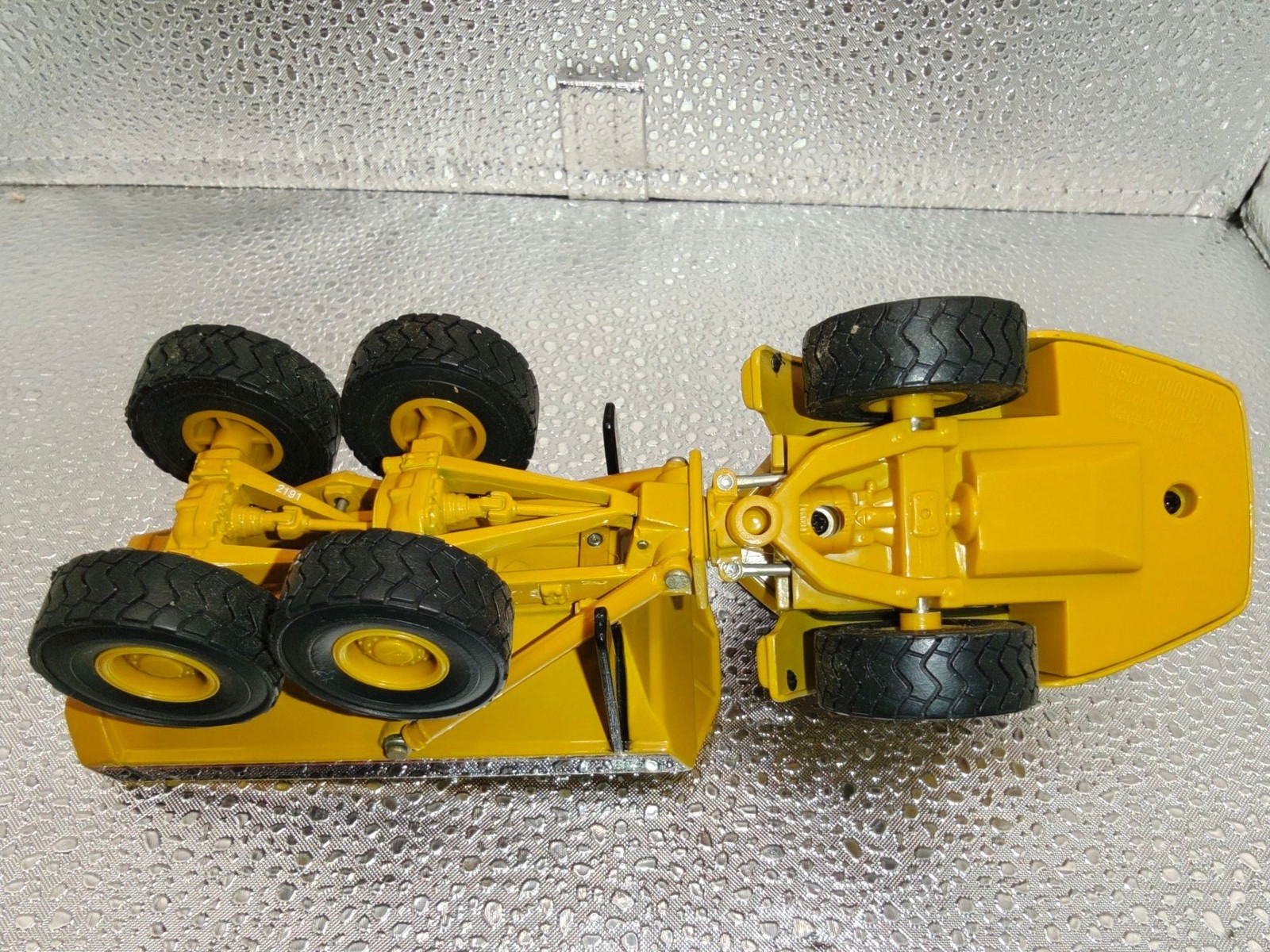 Norscot Caterpillar 725 Articulated Dump Truck 1/50 Scale Die-Cast Model