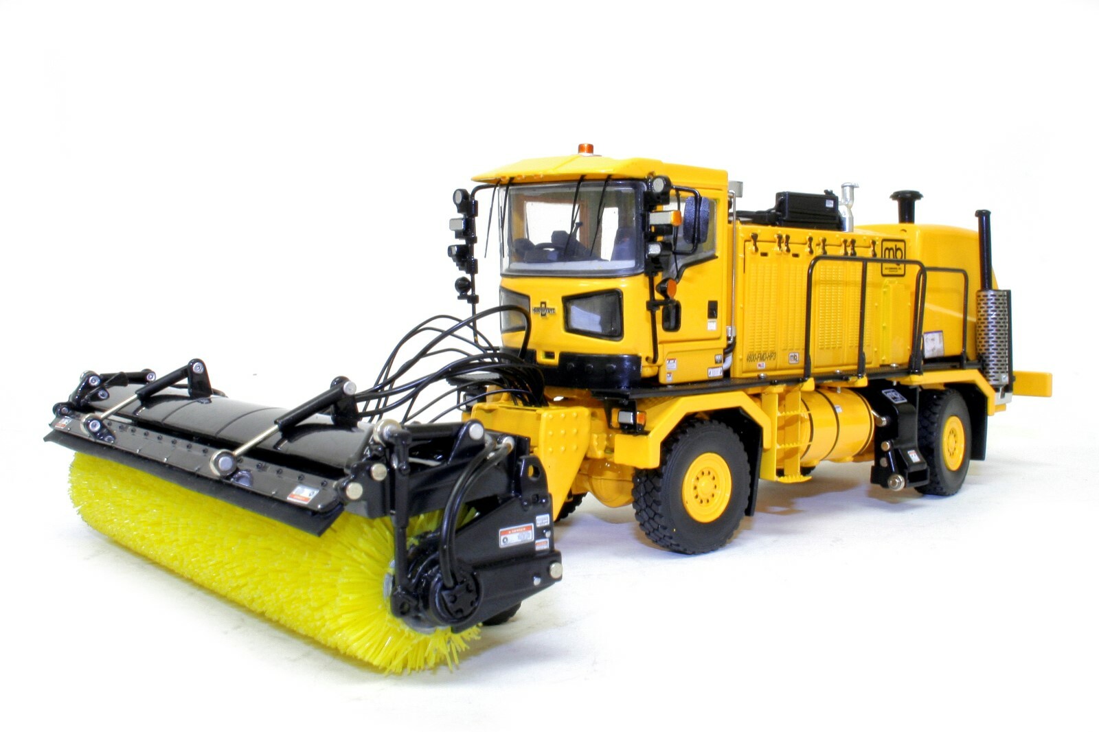 Oshkosh MB 4600 Airport Sweeper Truck – 1/50 – TWH #073-01057